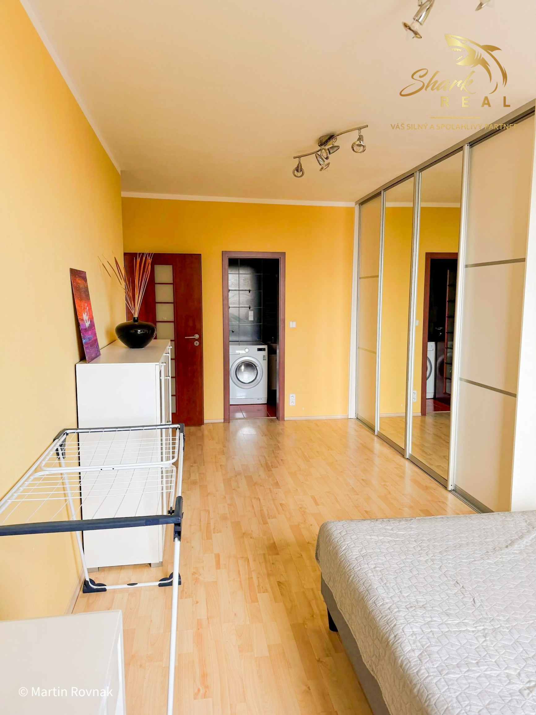Kompletne zariadený 2i byt | Dvojgaráž | 9. posch. | Rúžová dolina, Ružinov