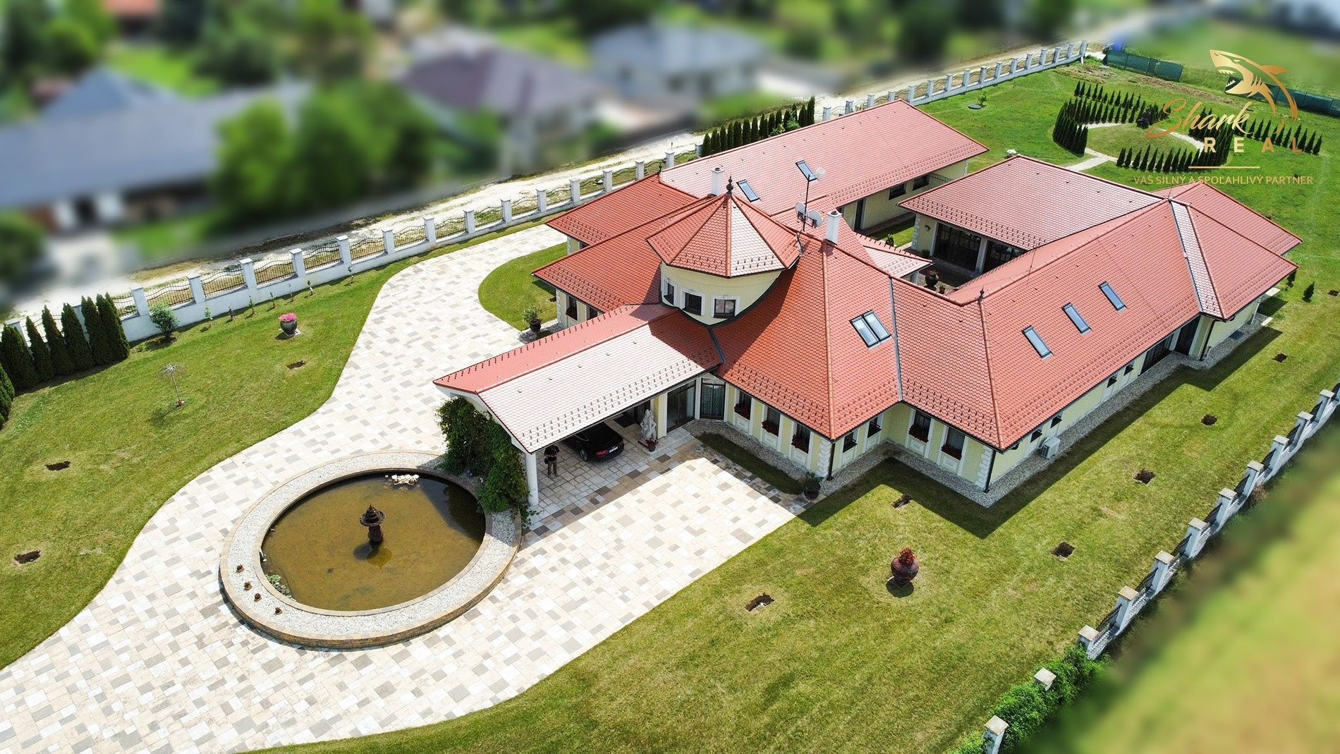 Jedinečná rodinná vila s výbornou strategickou polohou