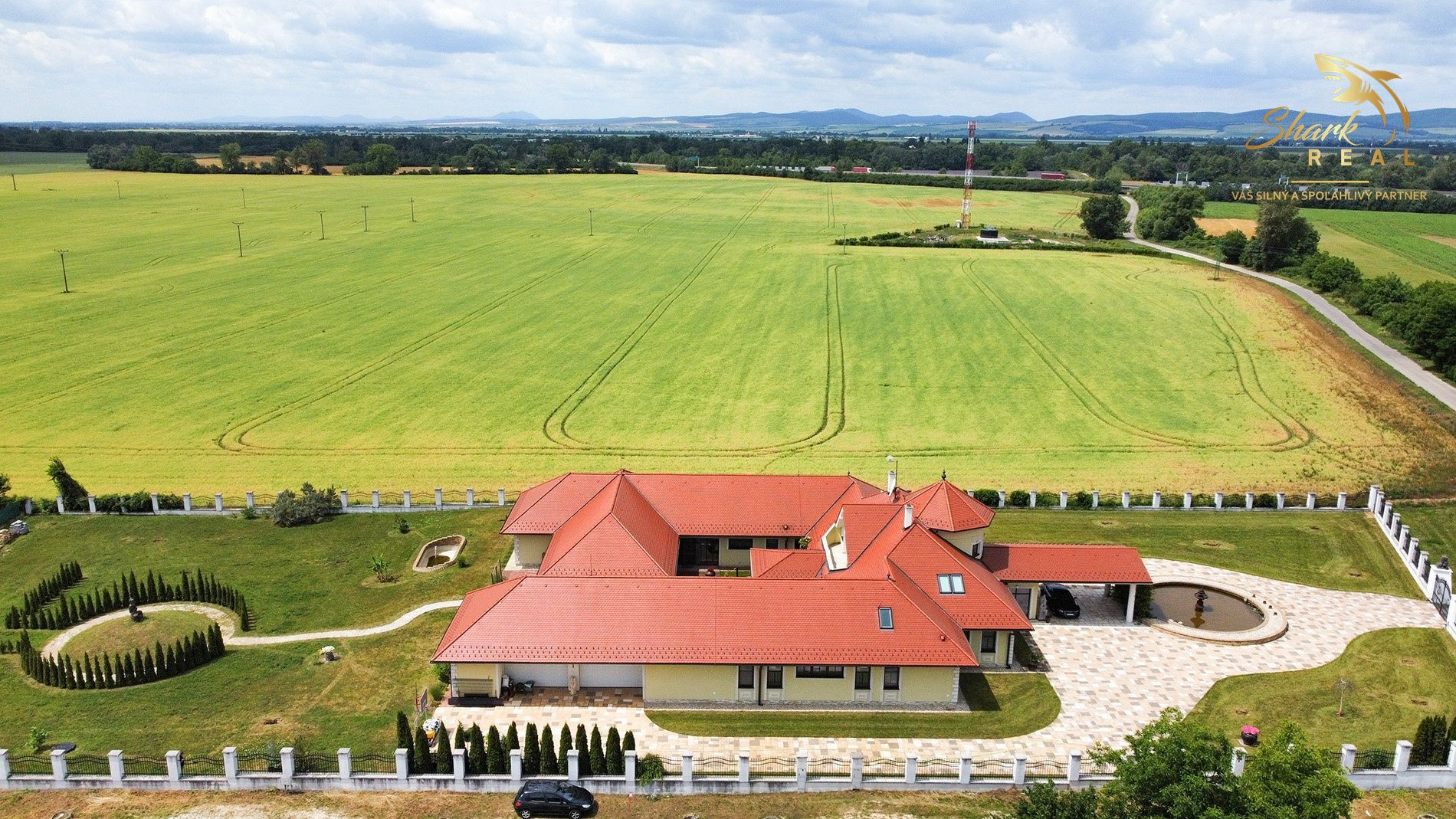 Jedinečná rodinná vila s výbornou strategickou polohou