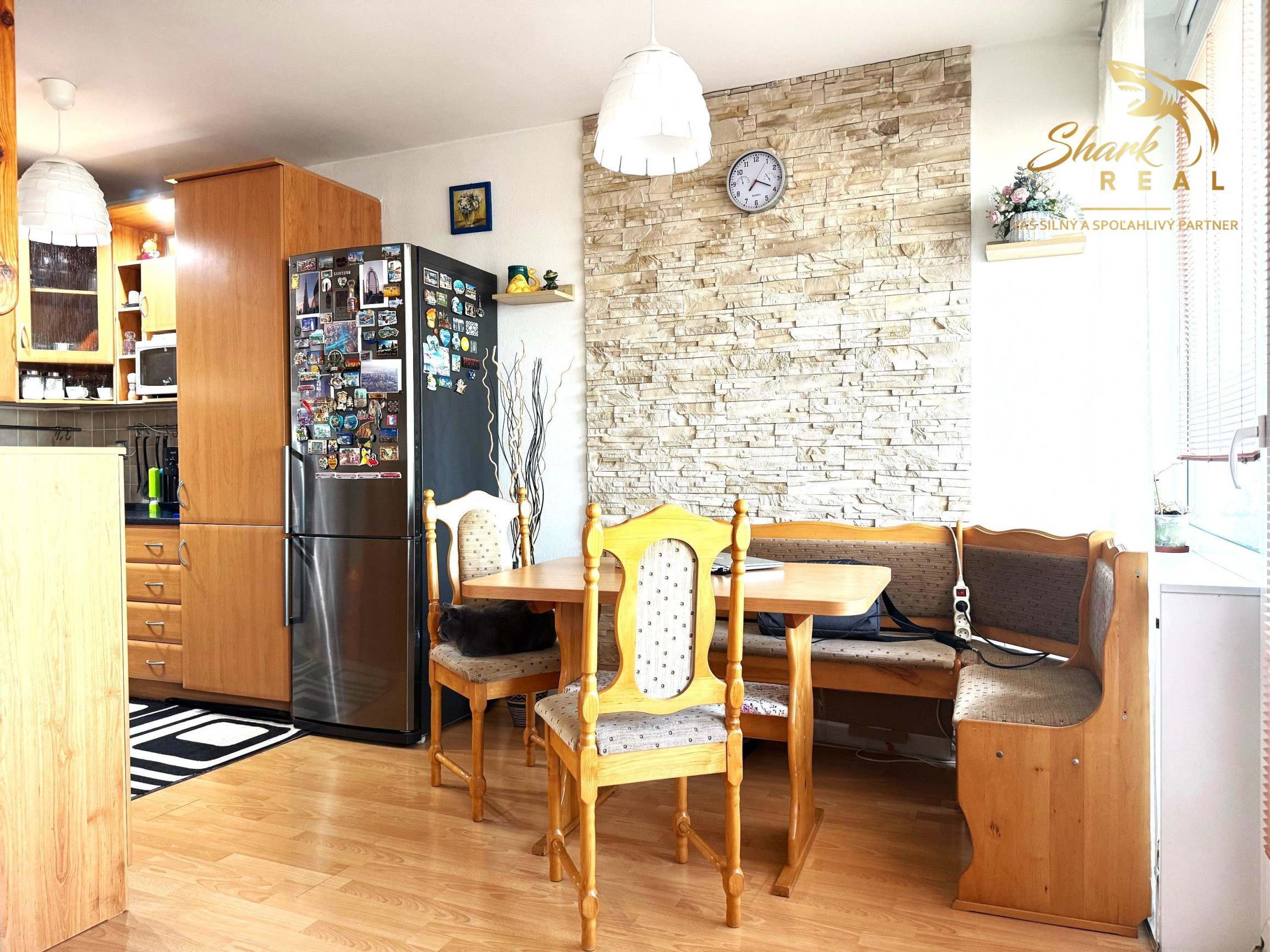 TEHLOVÝ DOM _ 3i byt PREDAJ _ 67 m2 _ centrum Senca