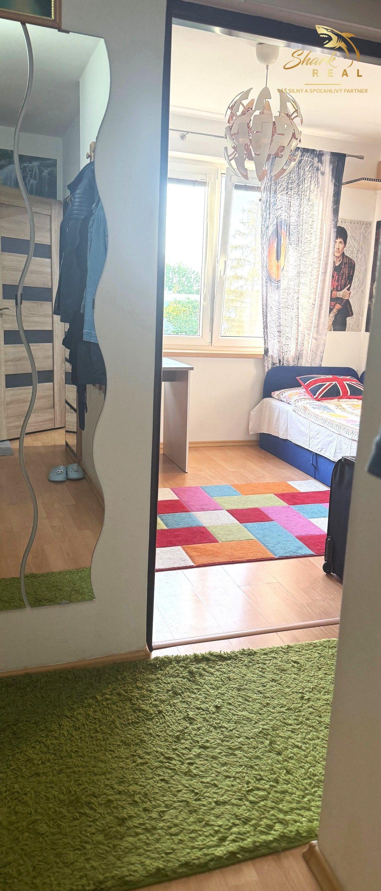 TEHLOVÝ DOM _ 3i byt PREDAJ _ 67 m2 _ centrum Senca