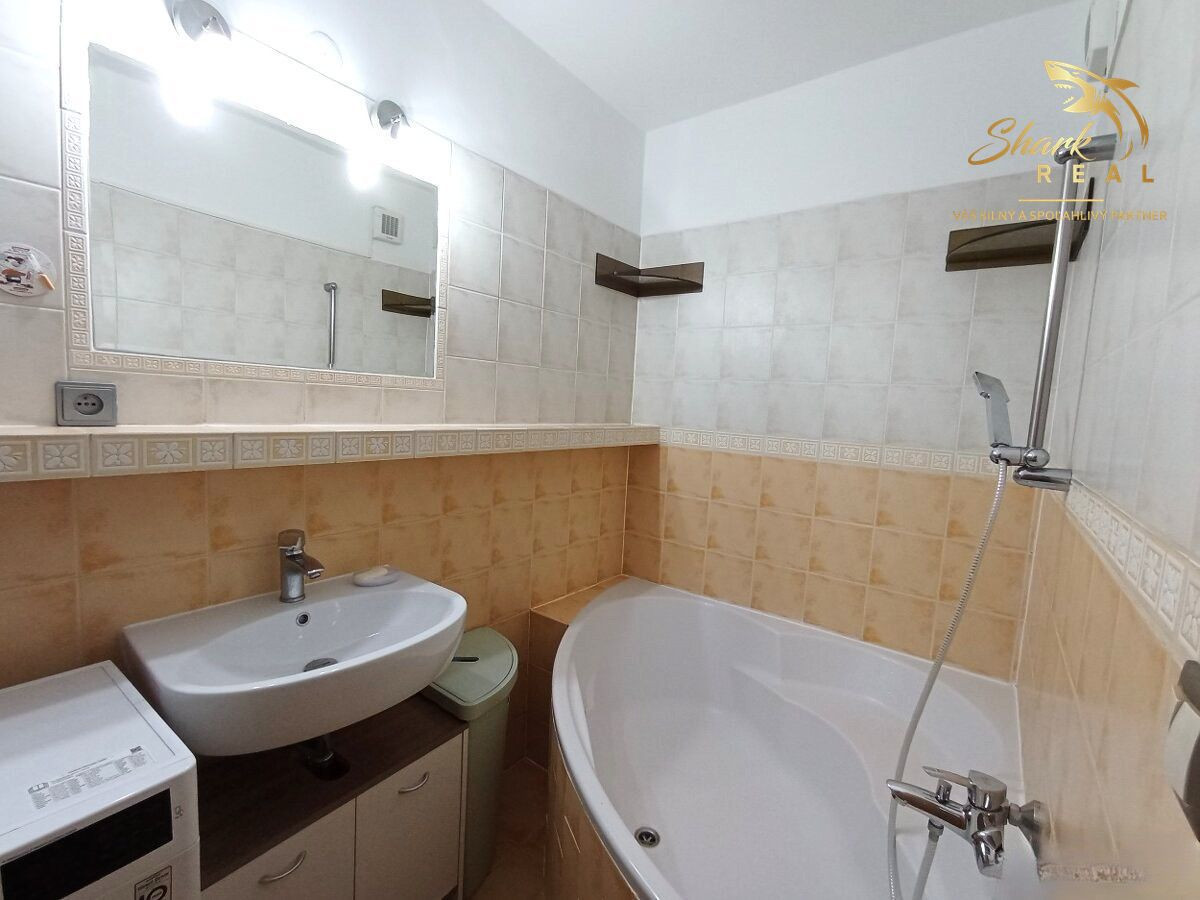 TEHLOVÝ DOM _ 3i byt PREDAJ _ 67 m2 _ centrum Senca