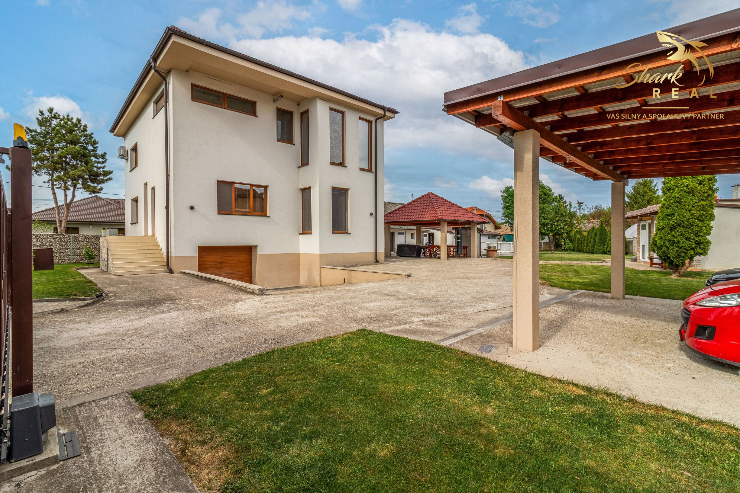 Luxusný dom s dvoma bytovými jednotkami na predaj