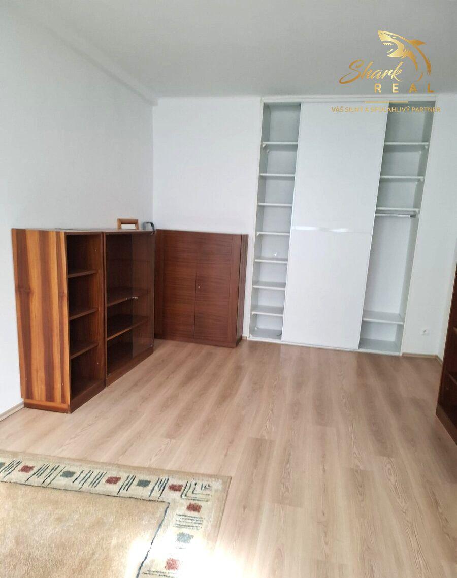VEĽKÝ 1 izbový byt _ Kadnárova ul. Bratislava