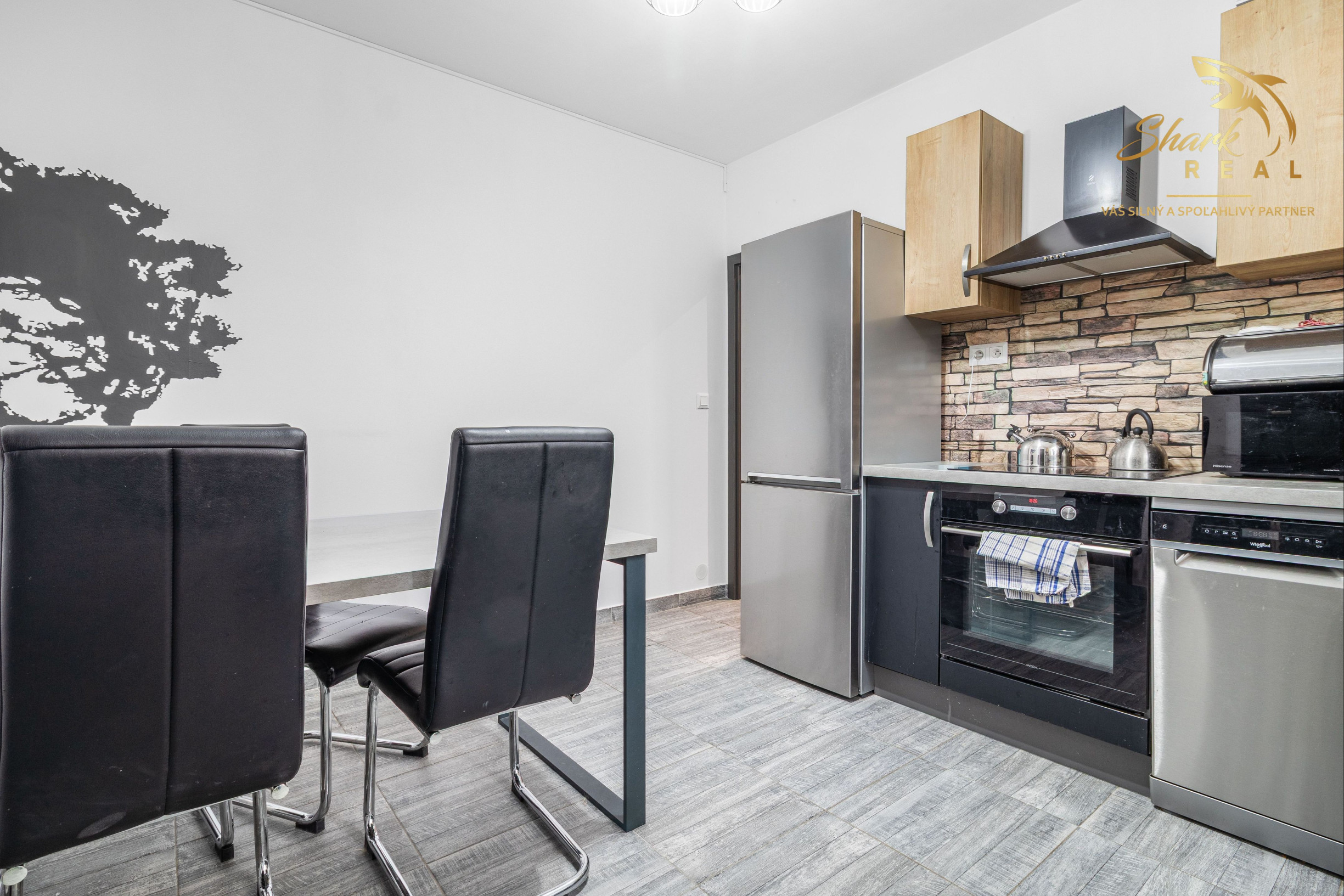 Priestranný 3-izbový byt s balkónom kúsok od stanice – Piešťany