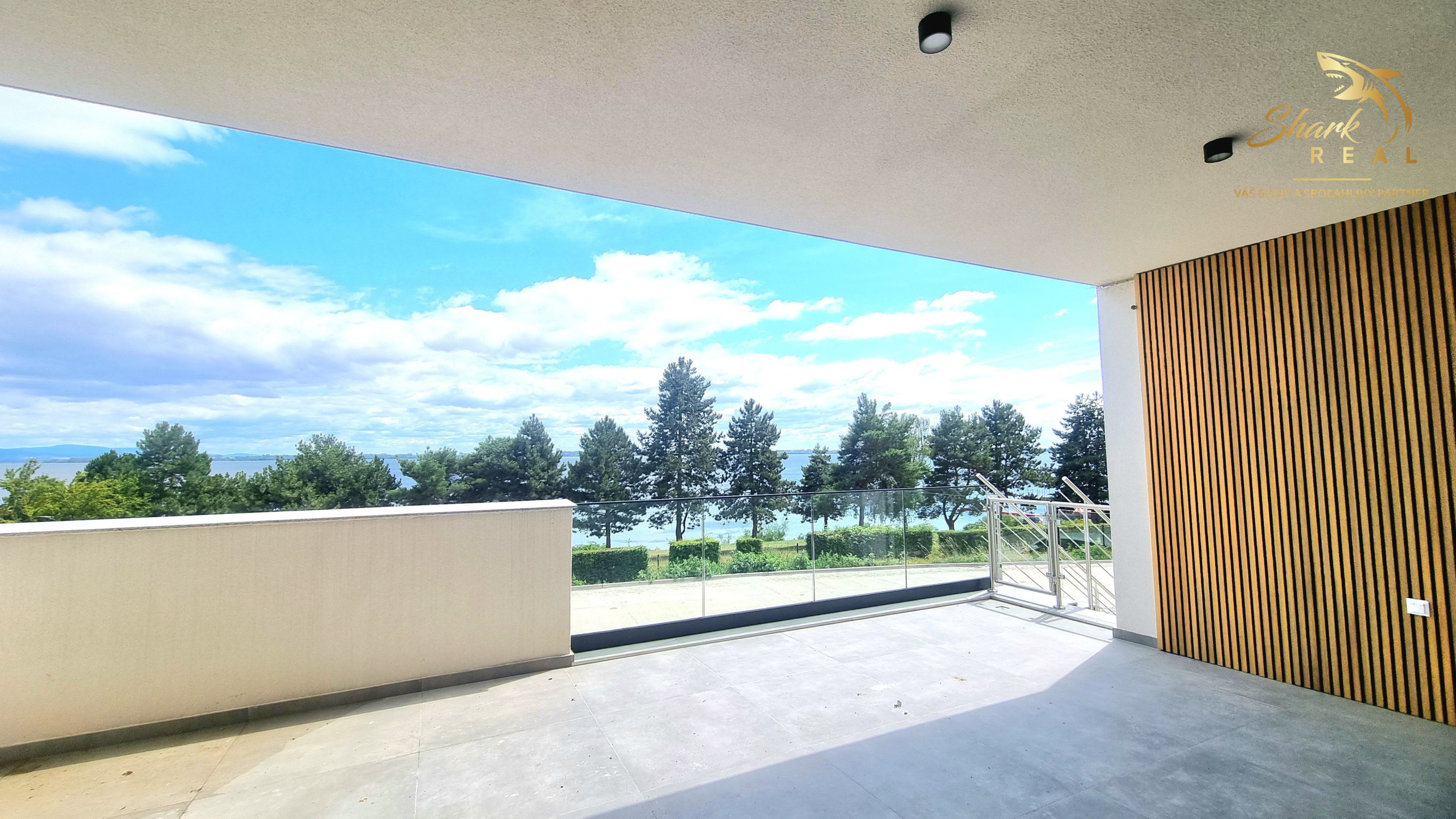 Moderný 3-izbový apartmán s veľkou terasou – Zemplínska šírava