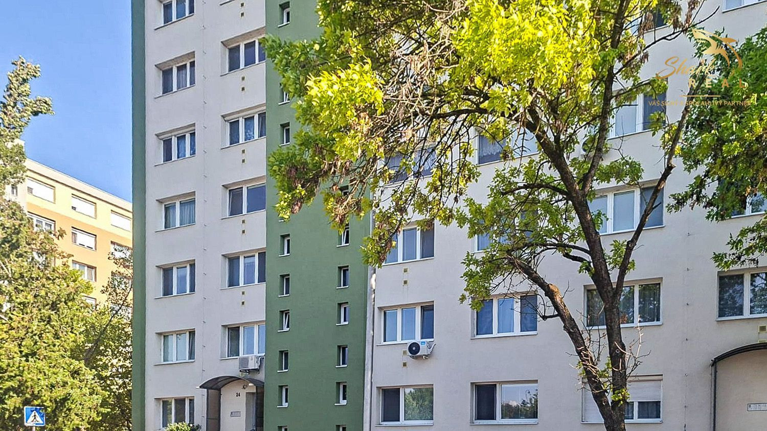 Hotová investícia v Komárne: zariadený 1-izbový byt po rekonštrukcii pri stanici