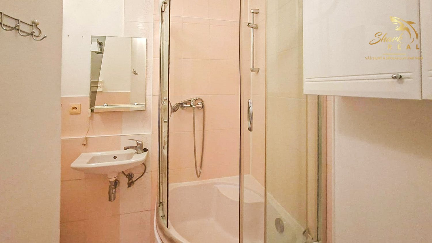 Hotová investícia v Komárne: zariadený 1-izbový byt po rekonštrukcii pri stanici