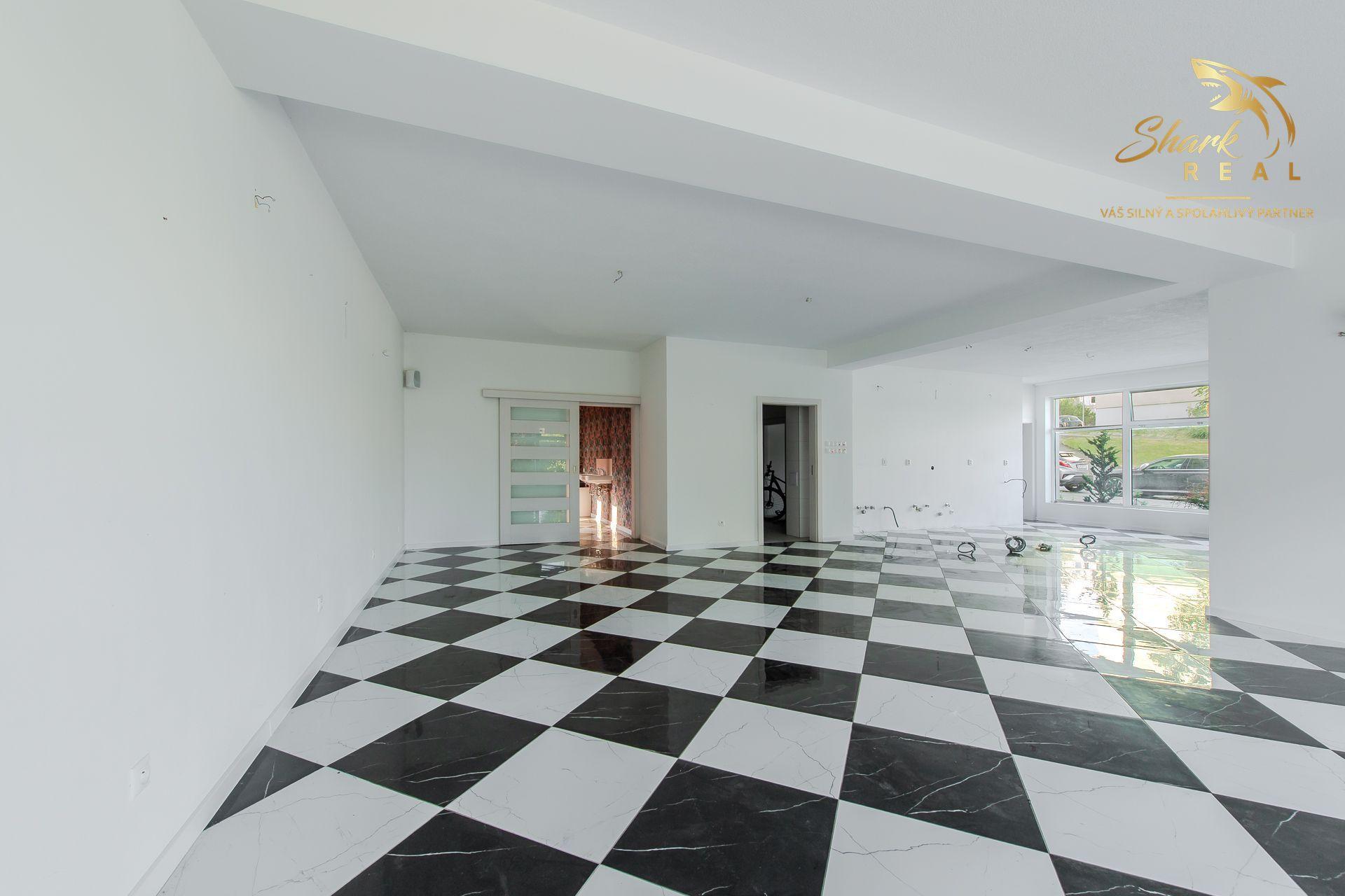 Moderný komerčný priestor v centre Stropkova vo výmere 150 m2