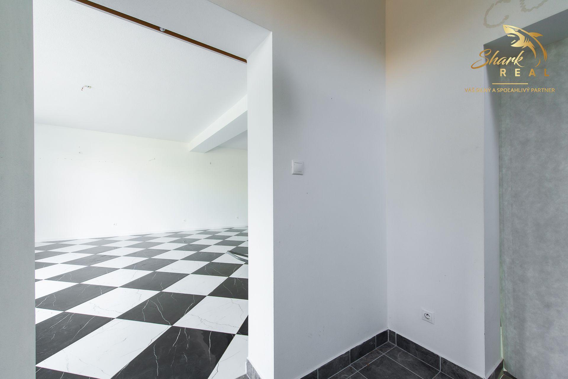 Moderný komerčný priestor v centre Stropkova vo výmere 150 m2