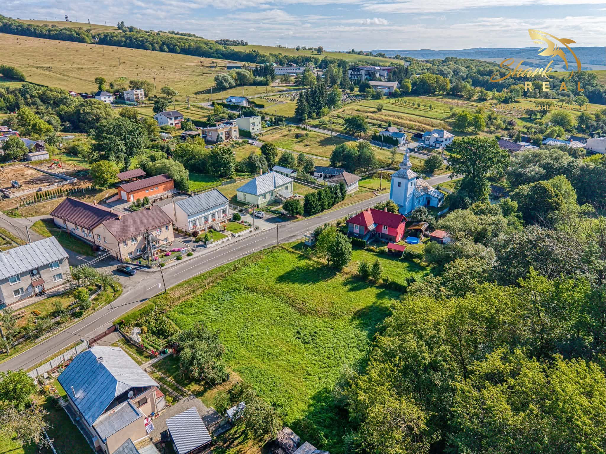 Väčší stavebný pozemok vo výmere 1938 m2 s možnosťou rozdelenia v tichej lokalite v obci Šandal, okres Stropokov.