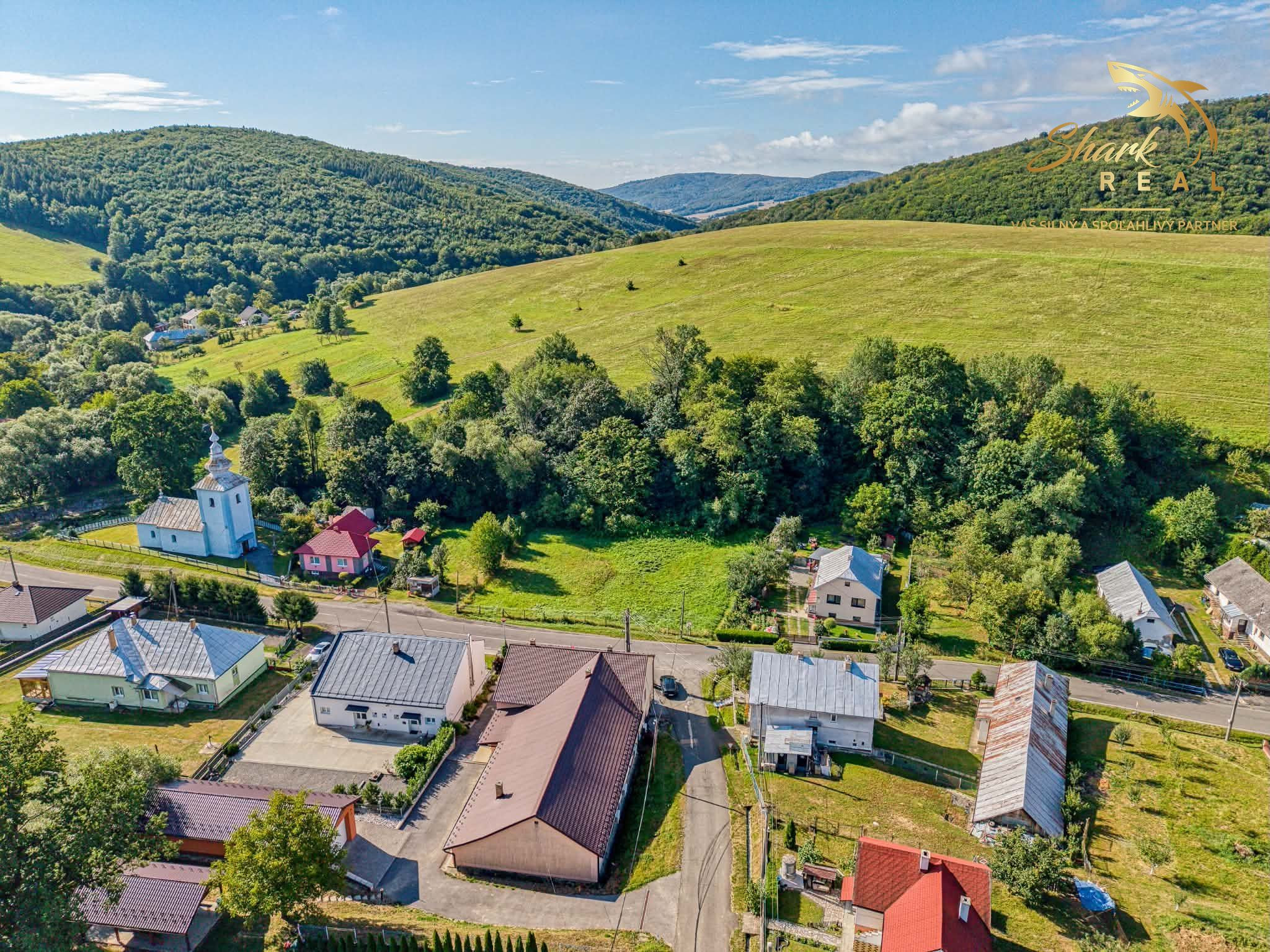 Väčší stavebný pozemok vo výmere 1938 m2 s možnosťou rozdelenia v tichej lokalite v obci Šandal, okres Stropokov.