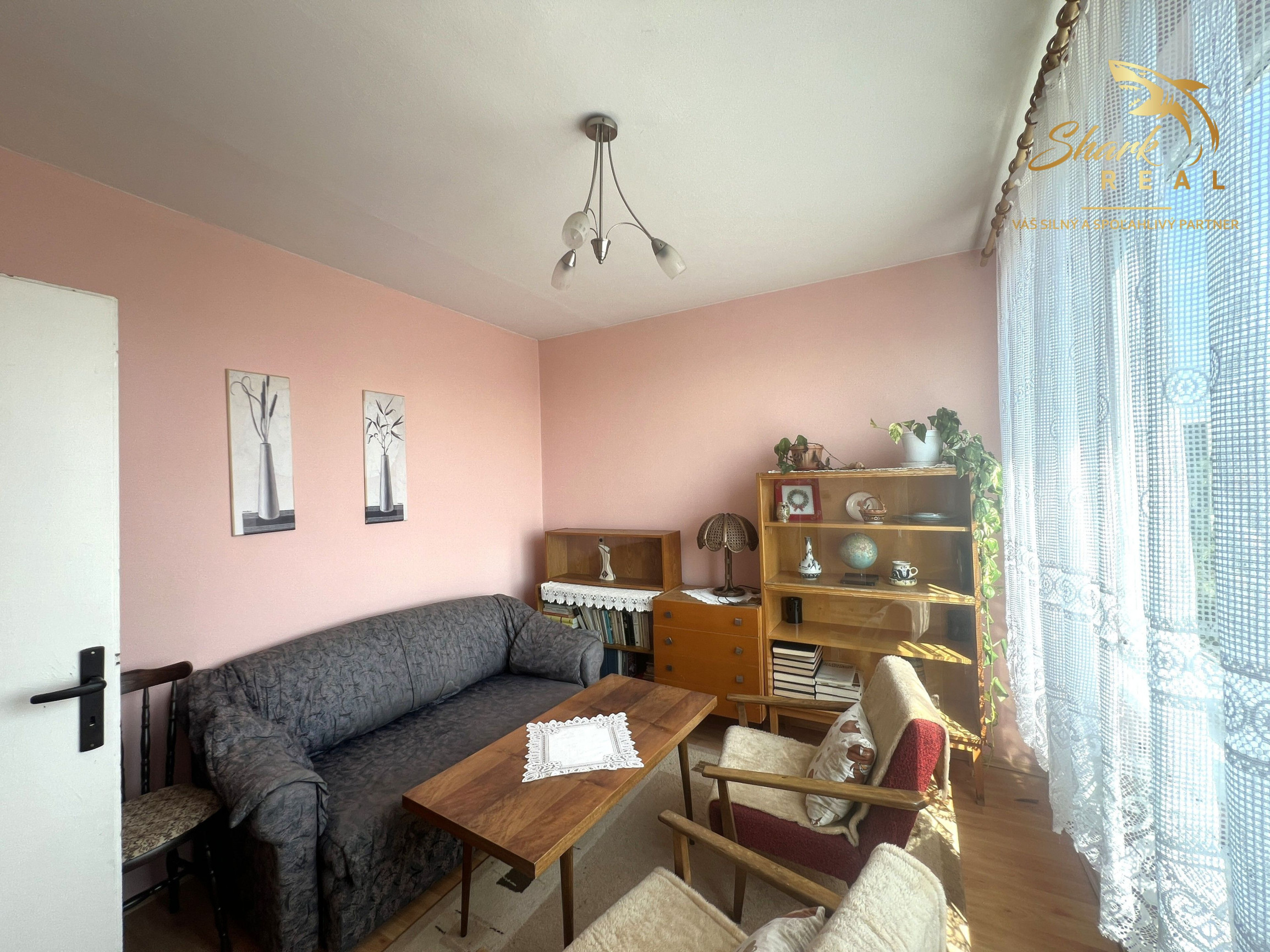 Svetlý 4 izbový byt s balkónom / Levice