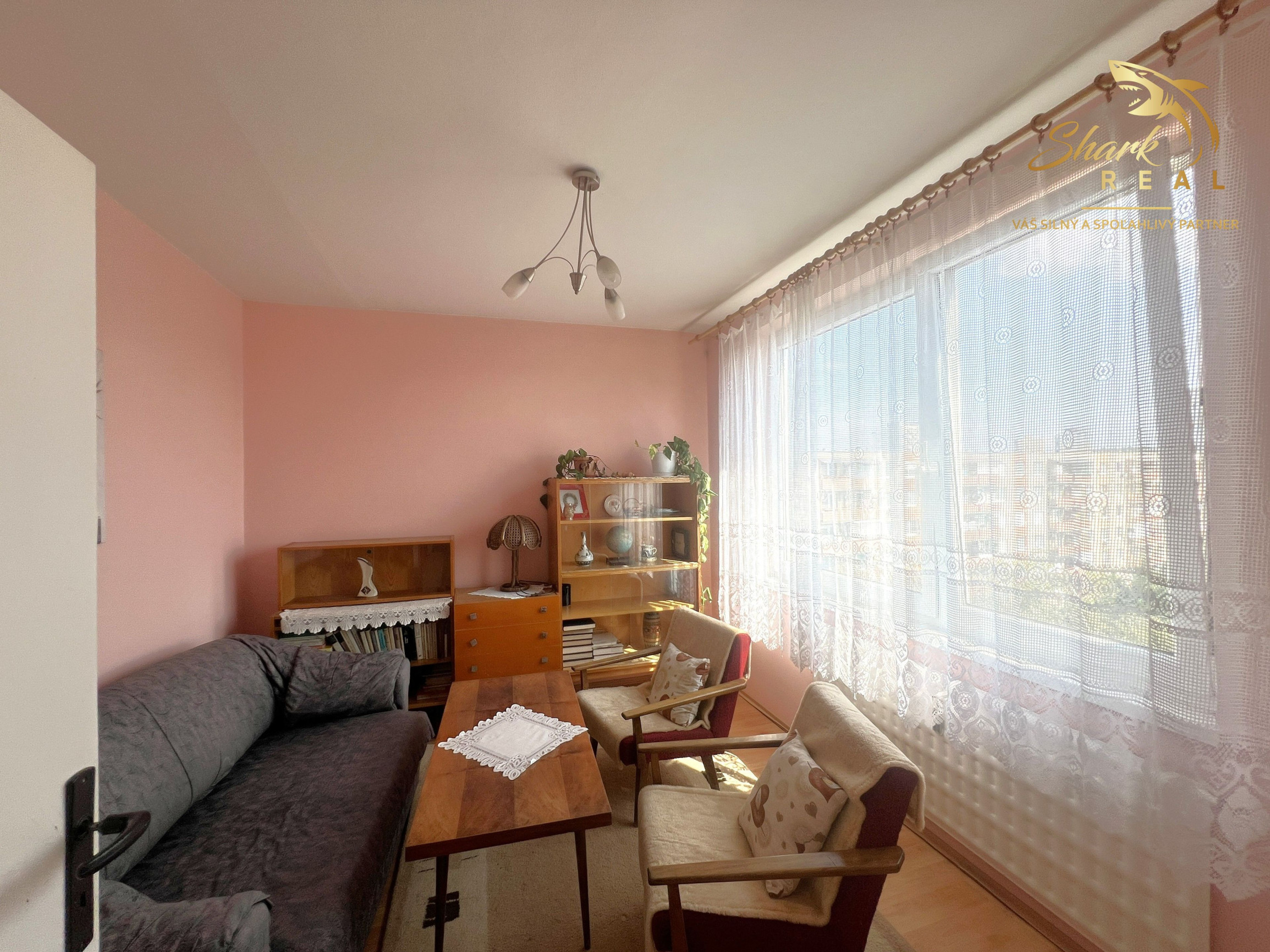 Svetlý 4 izbový byt s balkónom / Levice