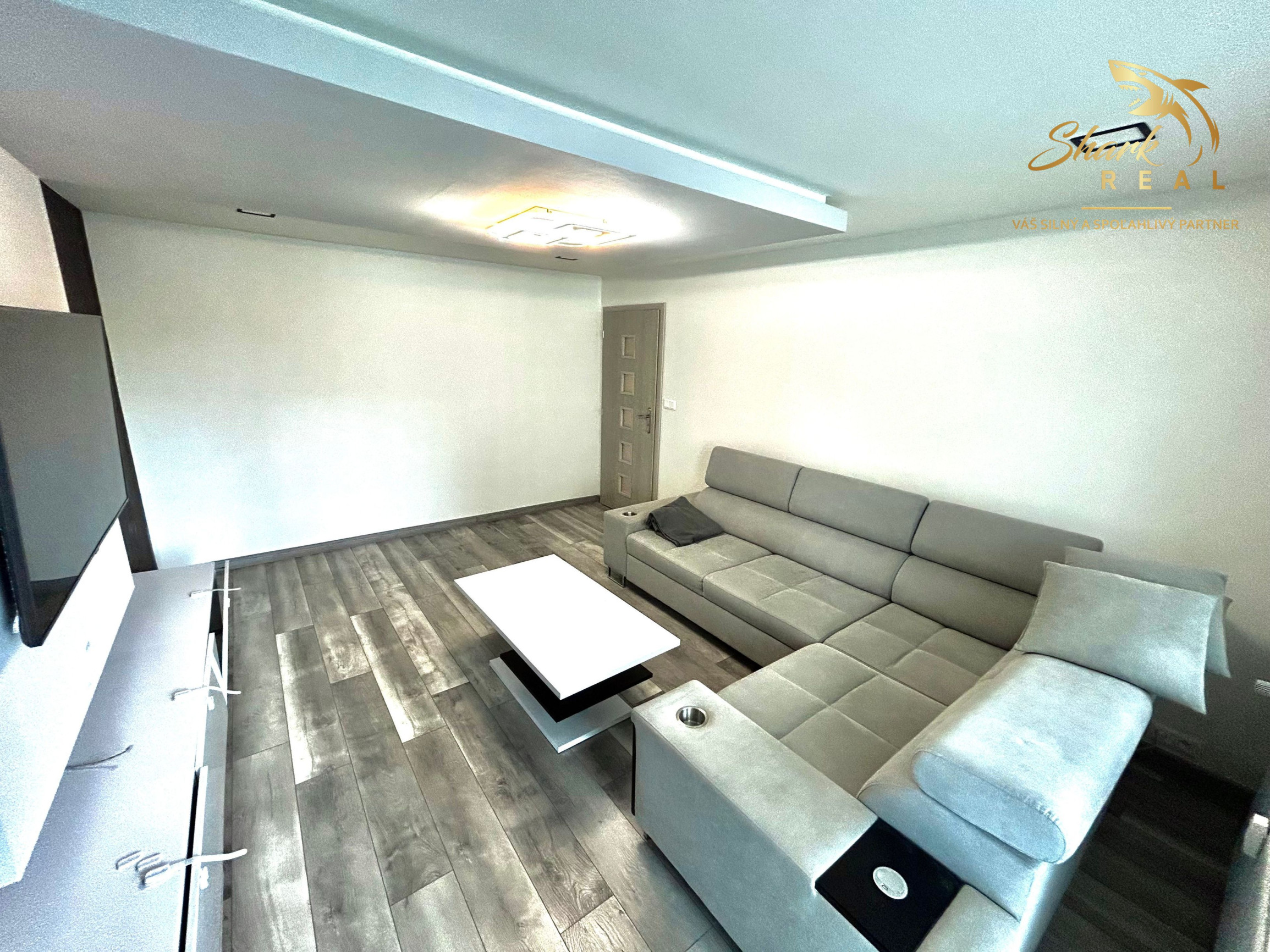 Vzdušný byt s dvomi balkónmi v srdci kúpeľného mesta