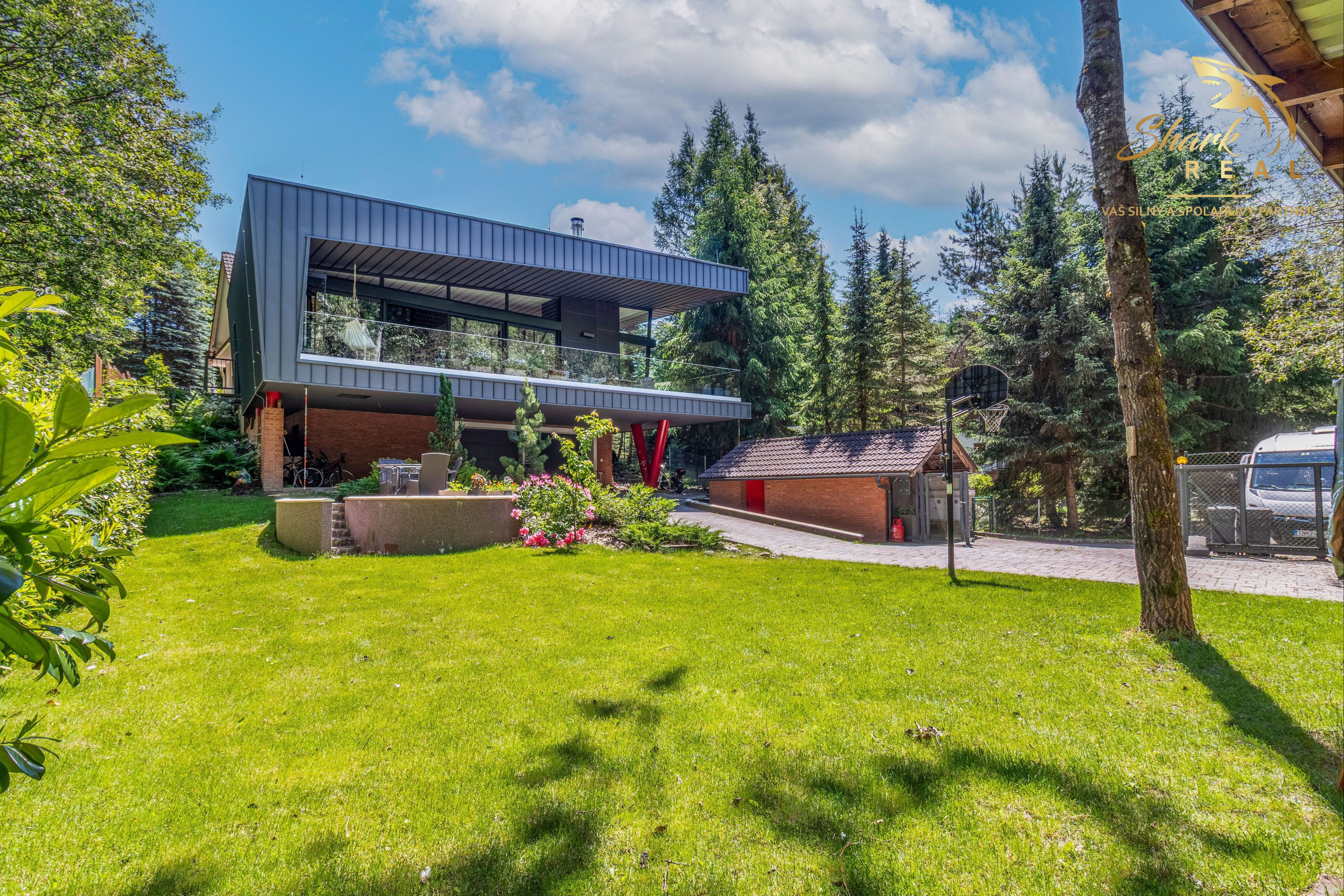 Exkluzívna rodinná vila v srdci Nízkych Tatier | Bystrá | 385 m² | Pozemok 979 m²