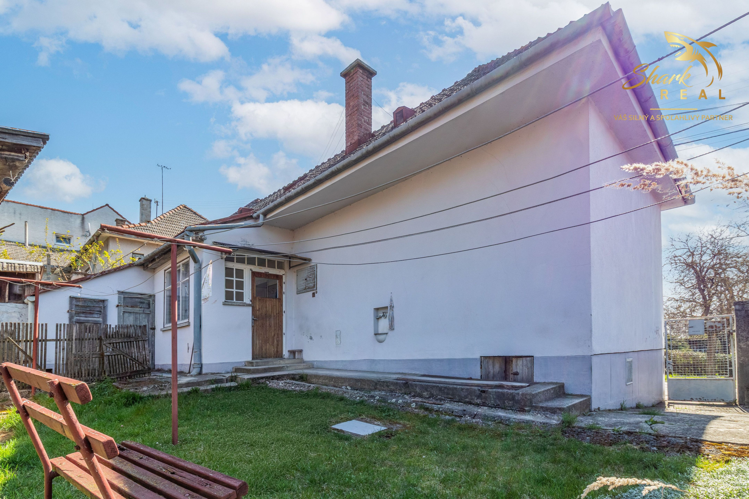 EXKLUZÍVNE - Malebný domček v obci Chtelnica