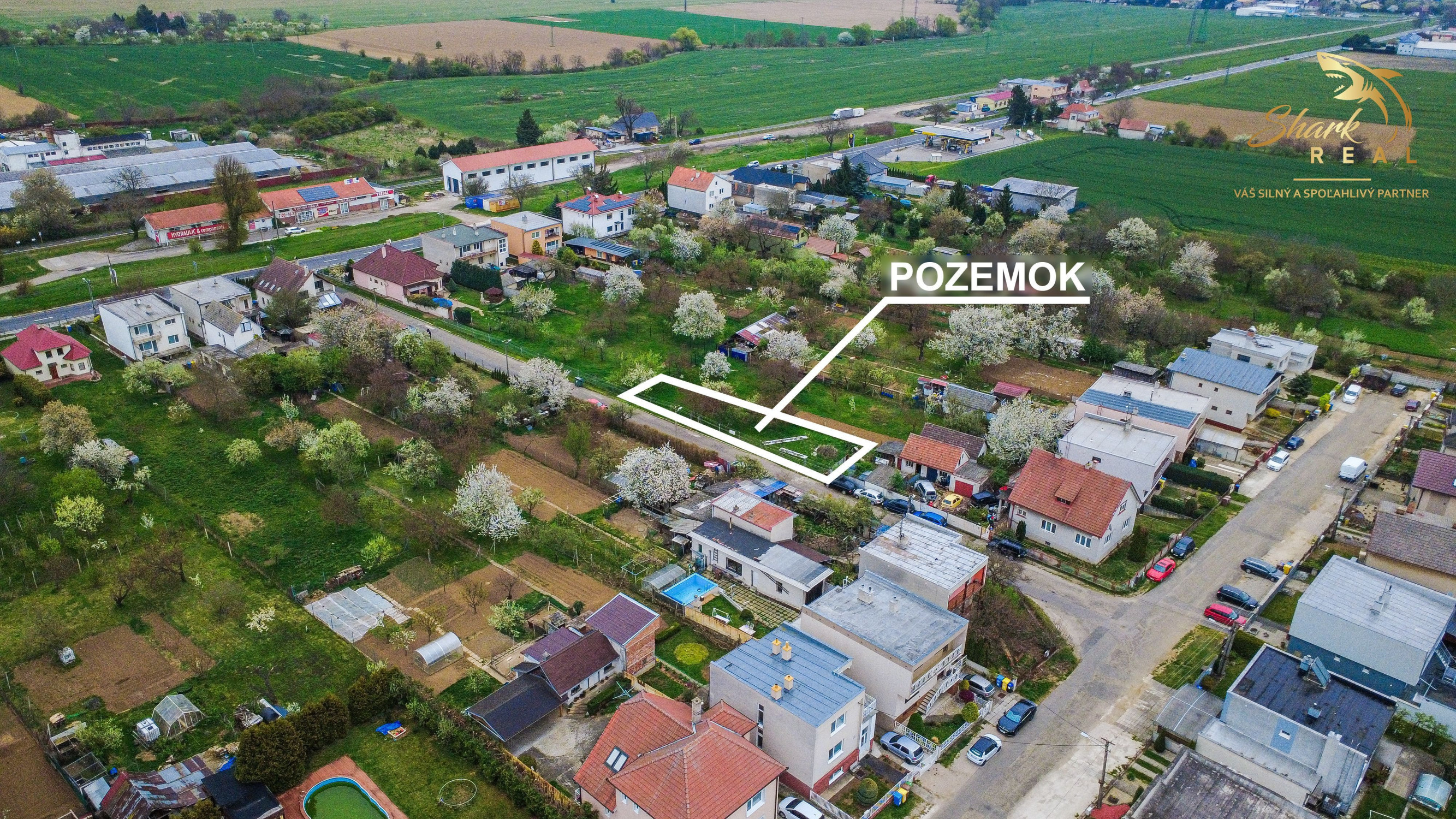 REZERVOVANÉ / Slnečný rovinatý pozemok o výmere 408 m² v meste VRBOVÉ