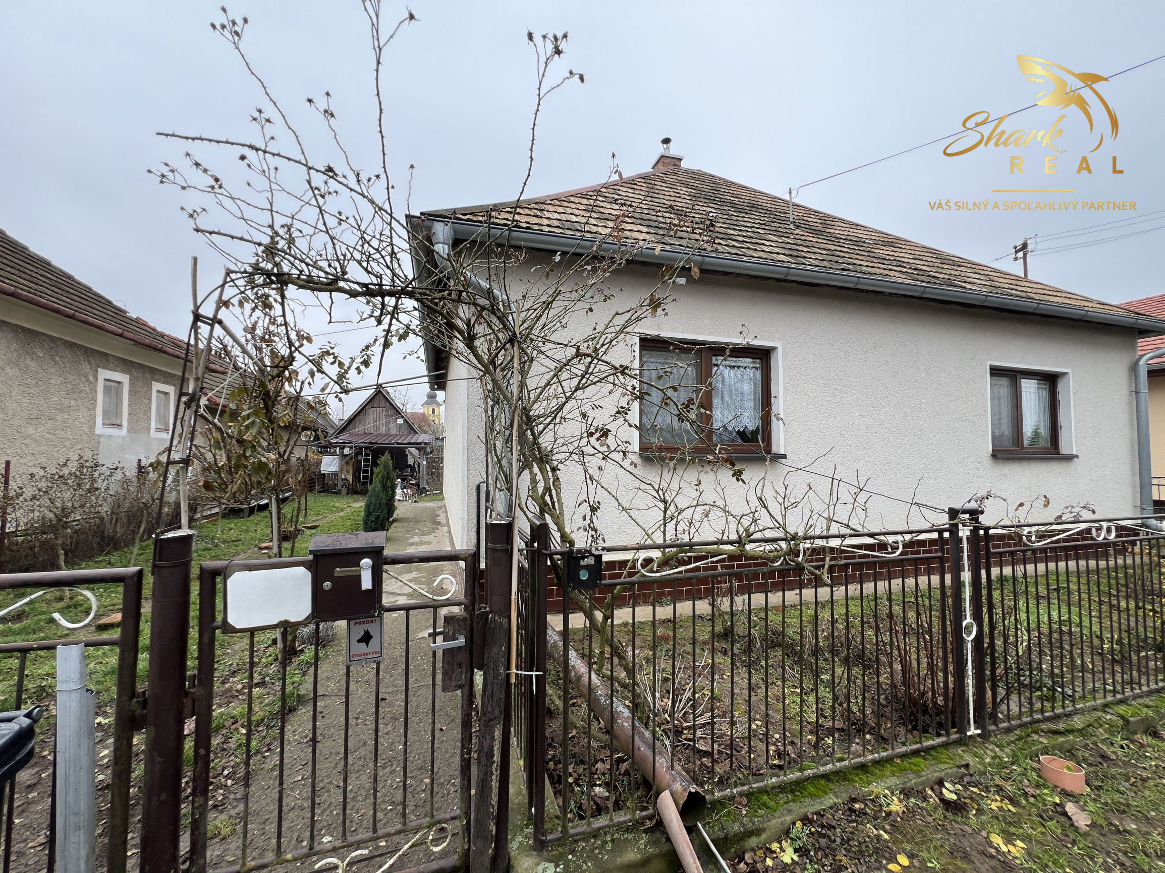 PREDANÉ - Priestranný a udržiavaný 5 izbový rodinný dom na okraji obce