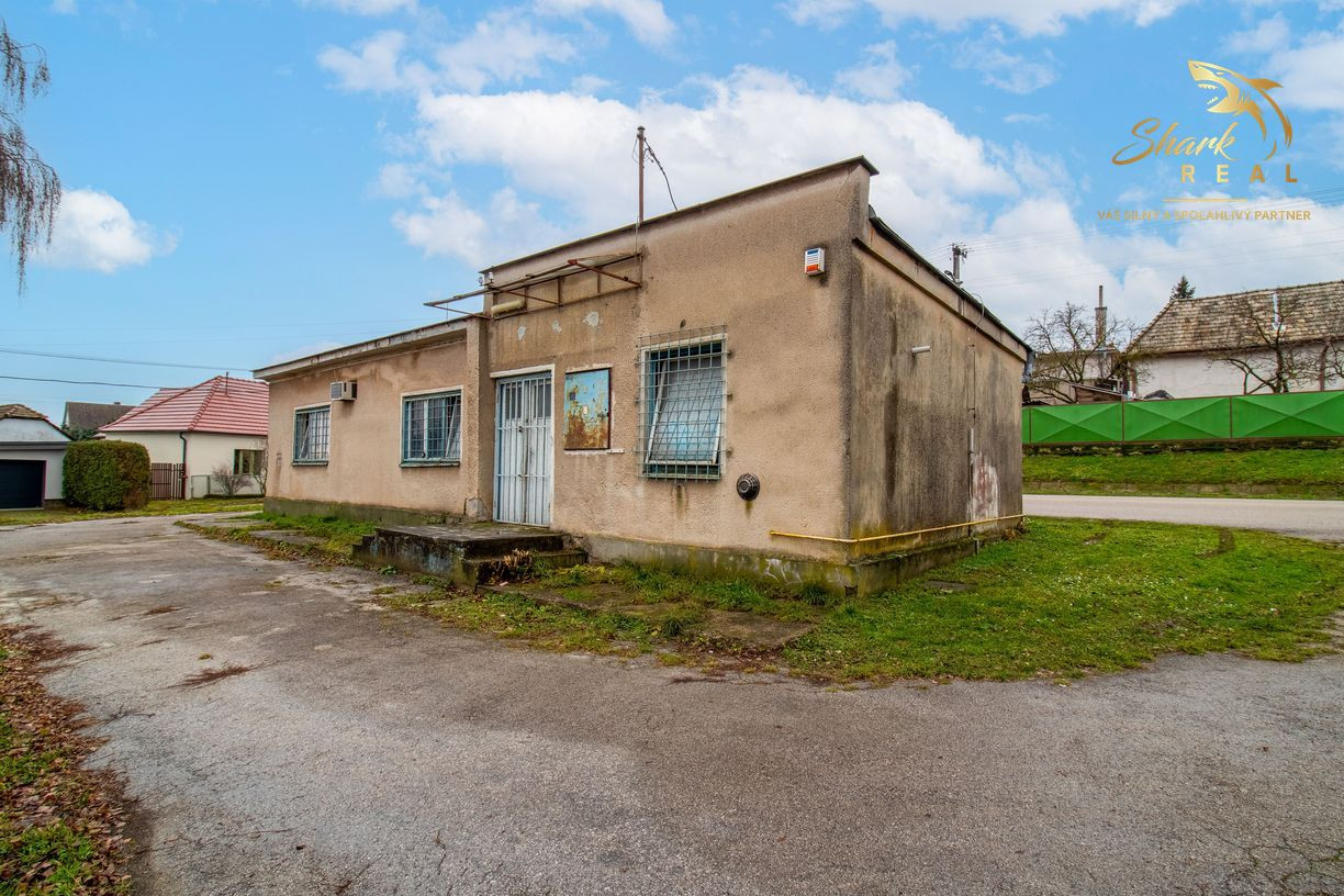 OBCHODNO - SKLADOVÝ PRIESTOR , kaviareň, potraviny alebo iné služby?