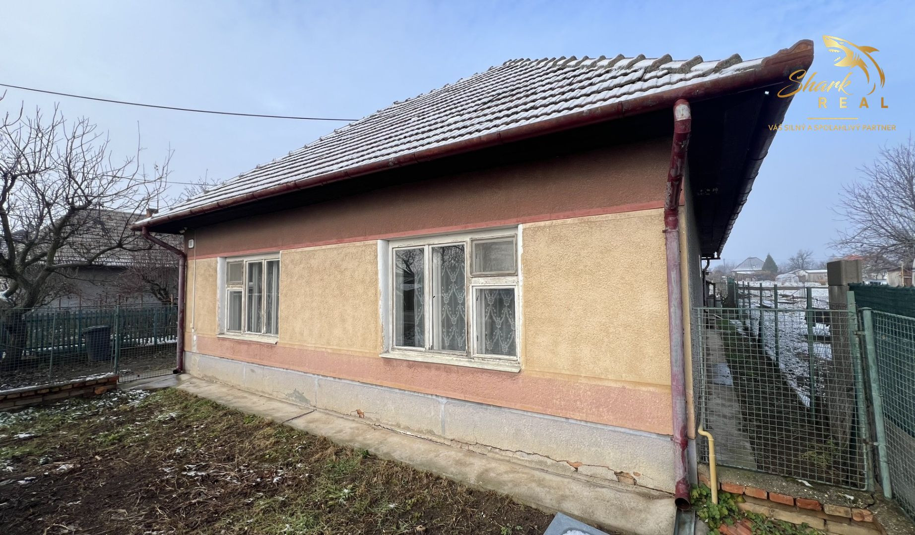 Rodinný dom s 20á pozemkom v obci Semerovo