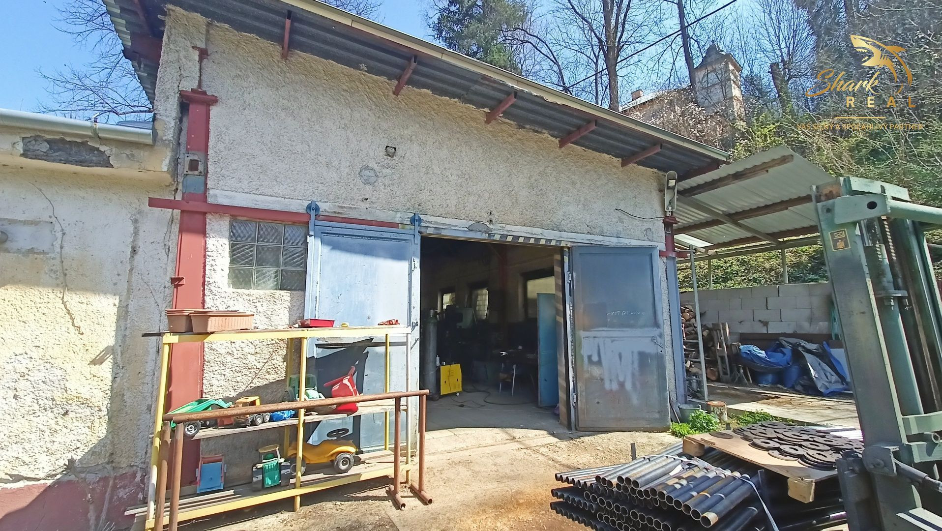 Zaujímavý objekt vhodný na podnikanie v obci Vyhne