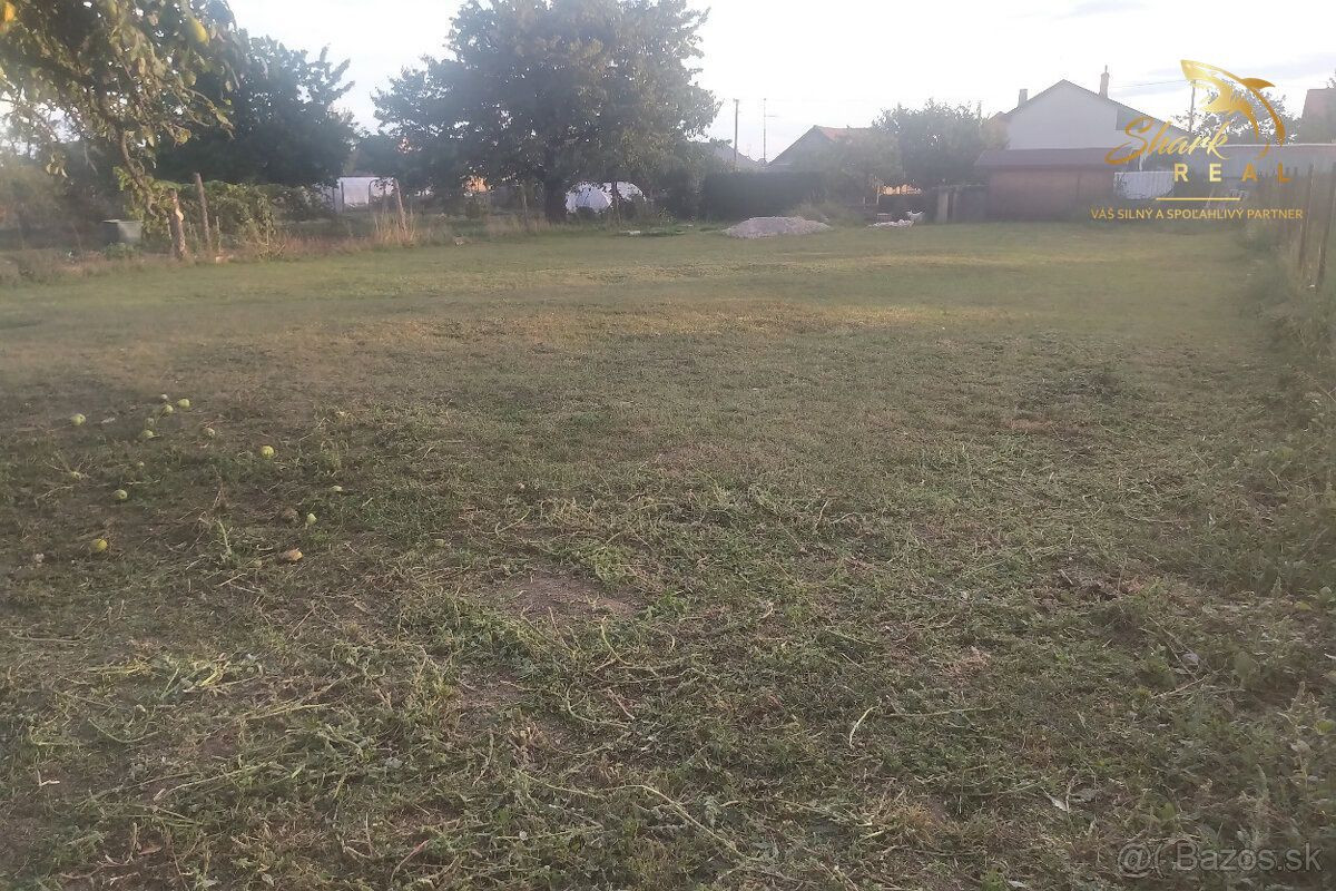 Ponúkame na predaj rovinatý pozemok v obci Cabaj-Čápor 780 m2 