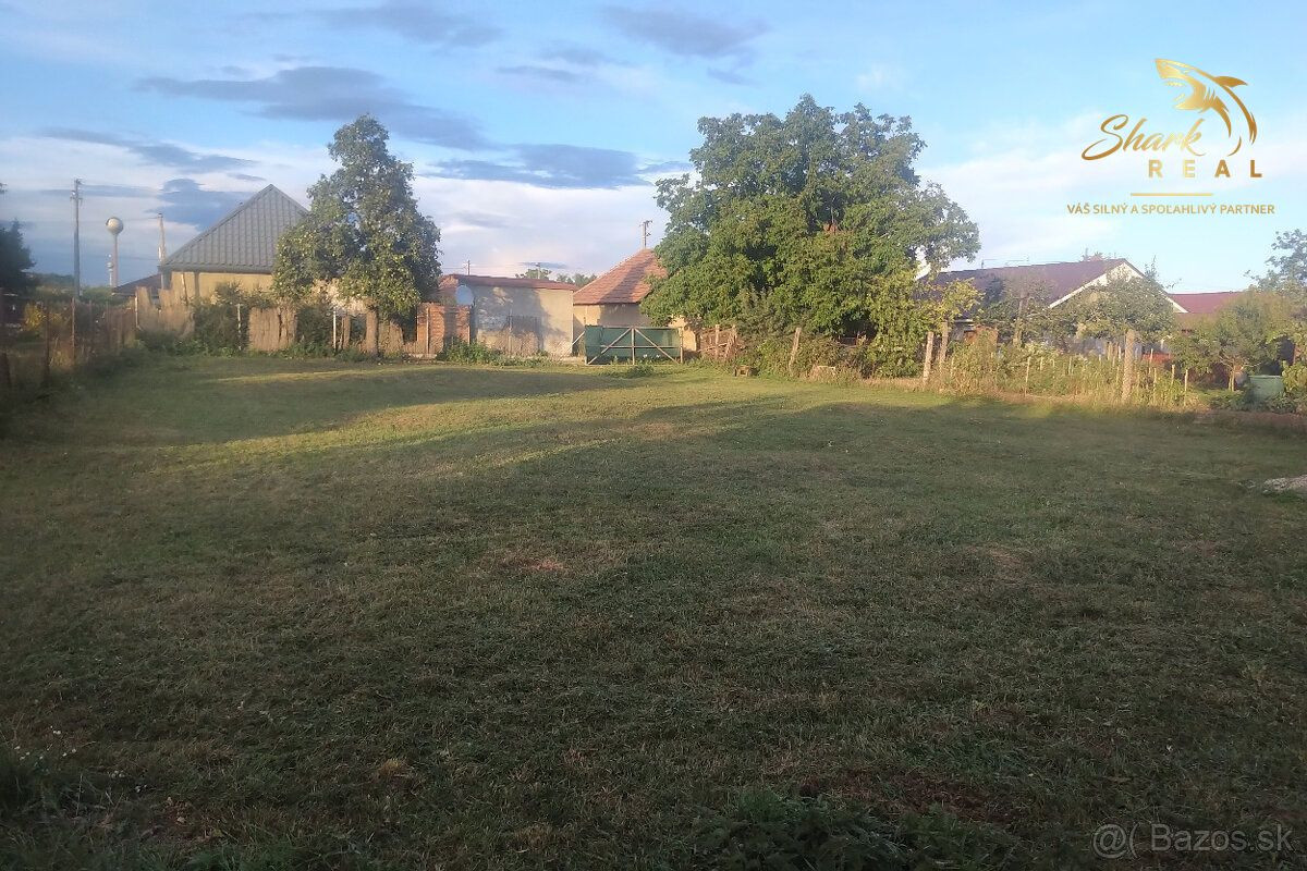 Ponúkame na predaj rovinatý pozemok v obci Cabaj-Čápor 780 m2 