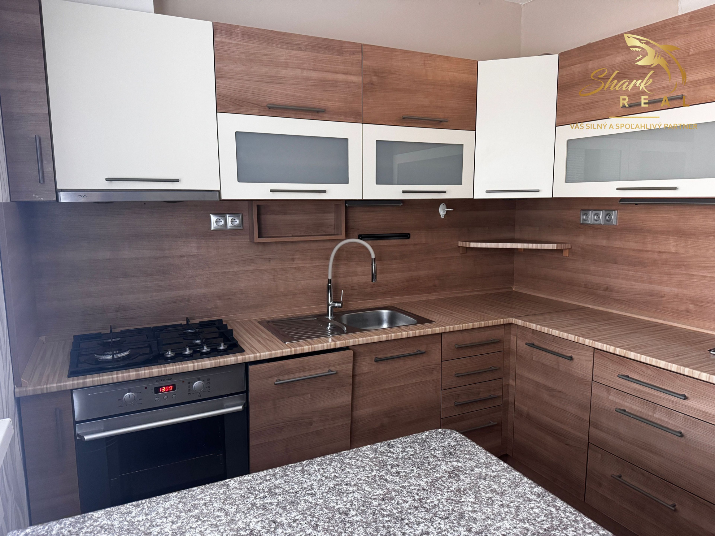 NA PRENÁJOM | Priestranný 3-izbový byt 74 m² s loggiou | Prešov – Šváby