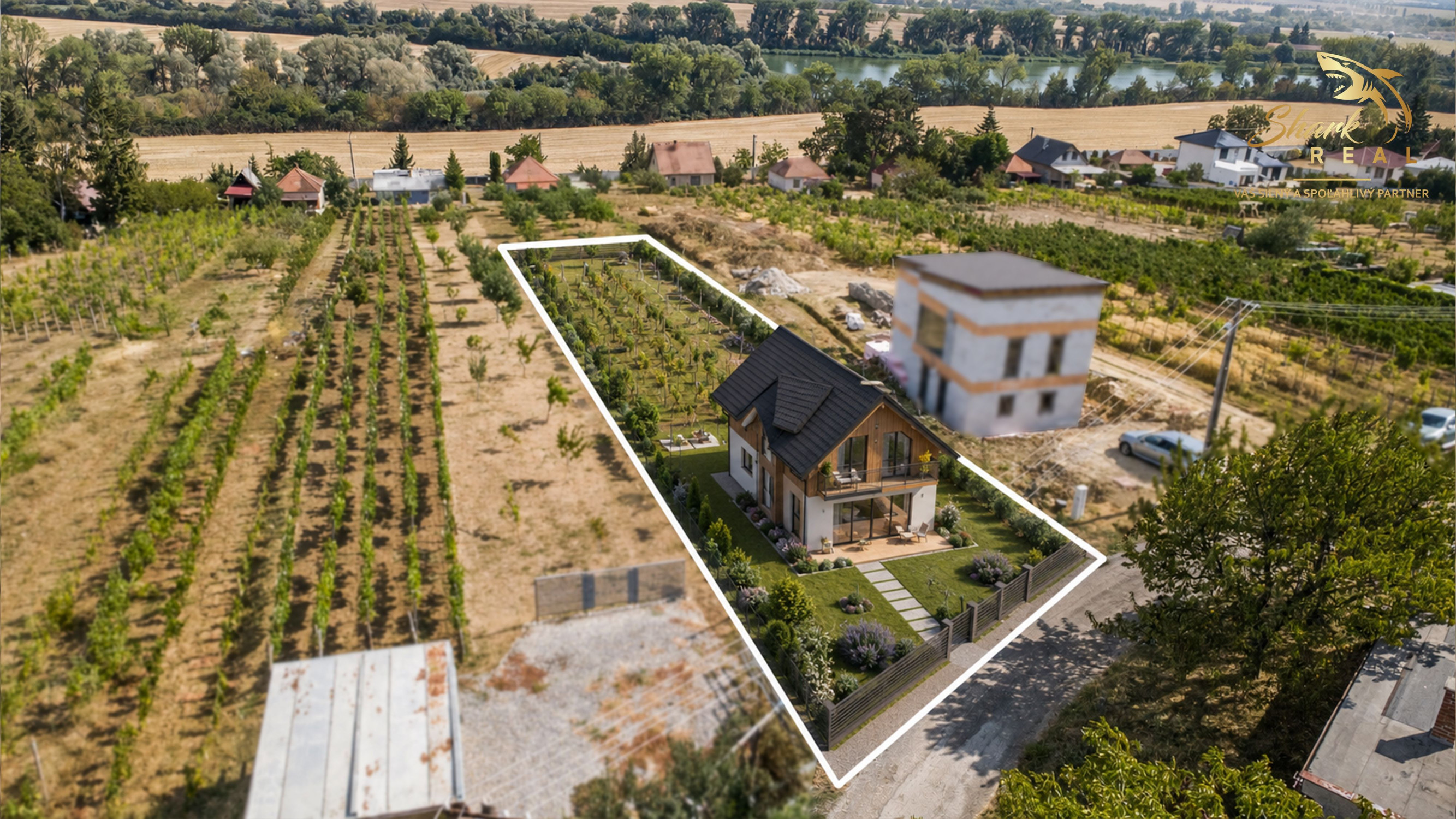 Slnečný pozemok s viničom a nádherným výhľadom
