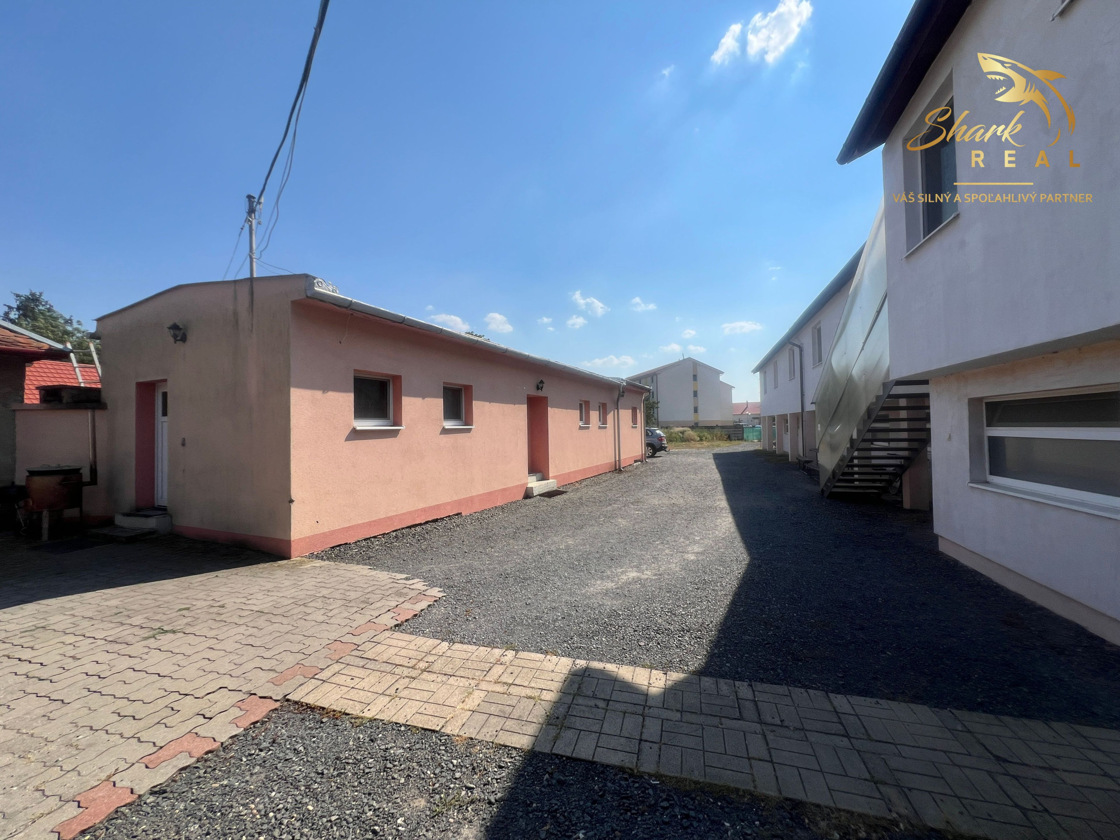 Obchodný priestor s ubytovacím zariadením
