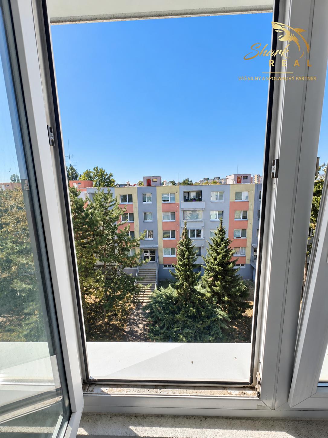PRIESTRANNÝ 2-IZBOVÝ BYT 63 m² | LOGGIA | VEĽKÉ IZBY | ČILIŽSKÁ, VRÁKUŇA