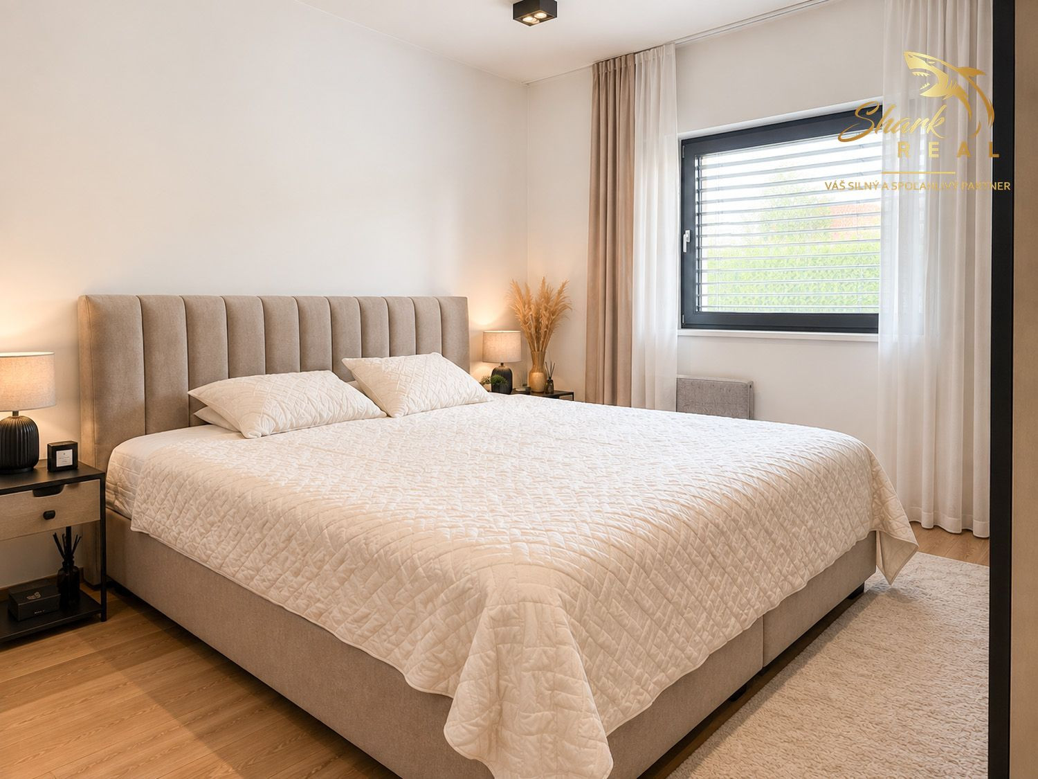 Rezervované  Moderný 4-izbový rodinný dom so zastrešenou terasou a krásnou záhradou, Viničné