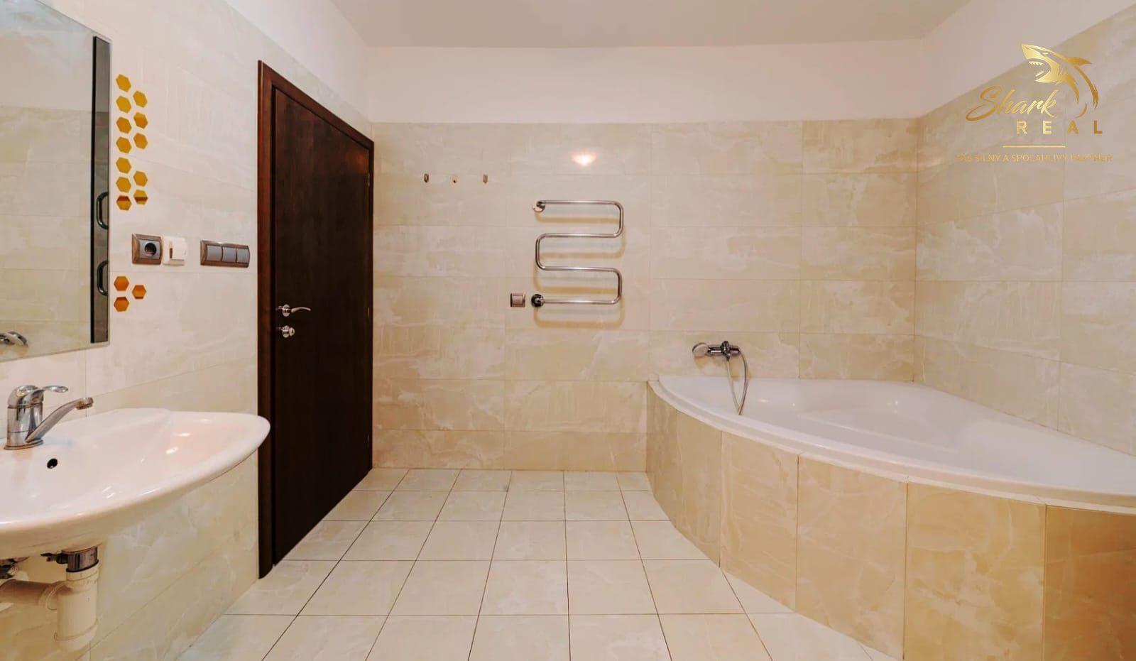 NA PRENÁJOM 2-IZBOVÝ REZIDENČNÝ APARTMÁN V CENTRE 
