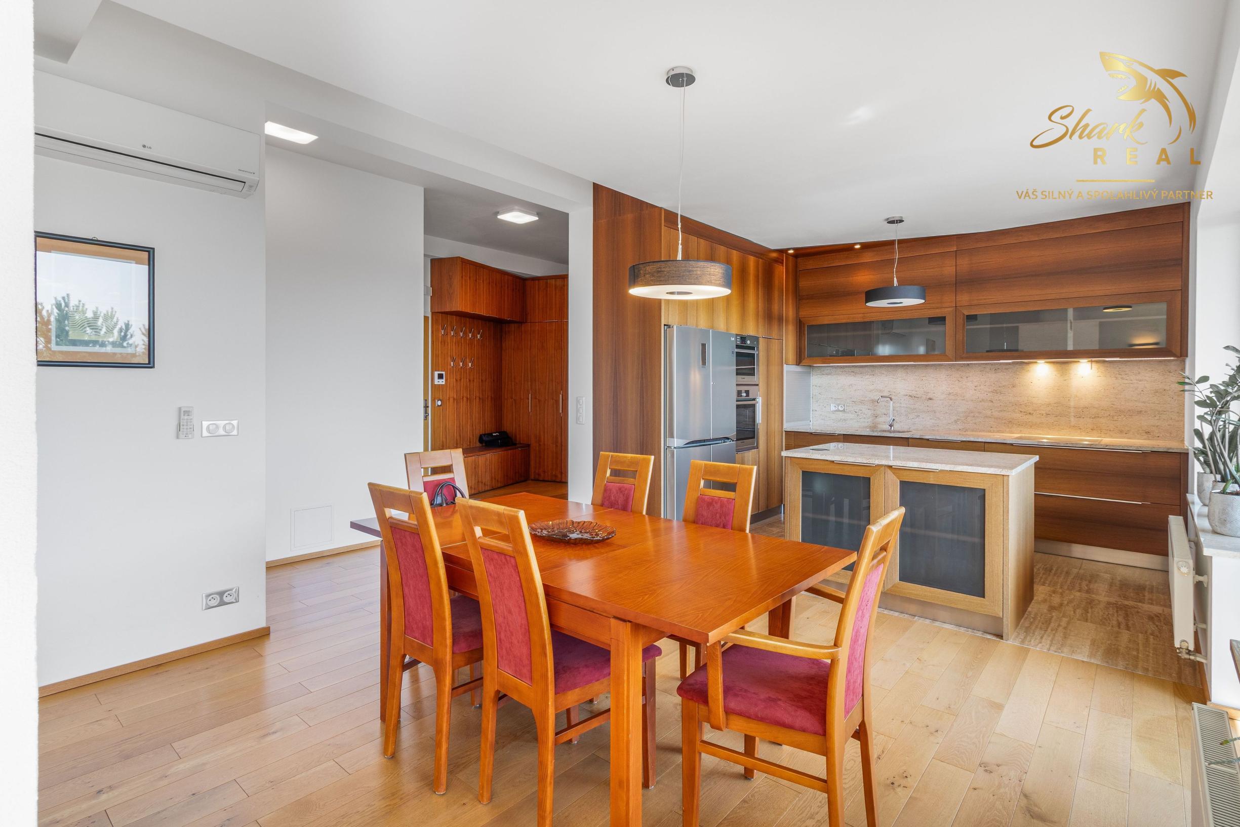 Luxusný 5i byt | 155 m², krb, terasa | Výhľad na Dunaj | Hradný kopec | Ihneď