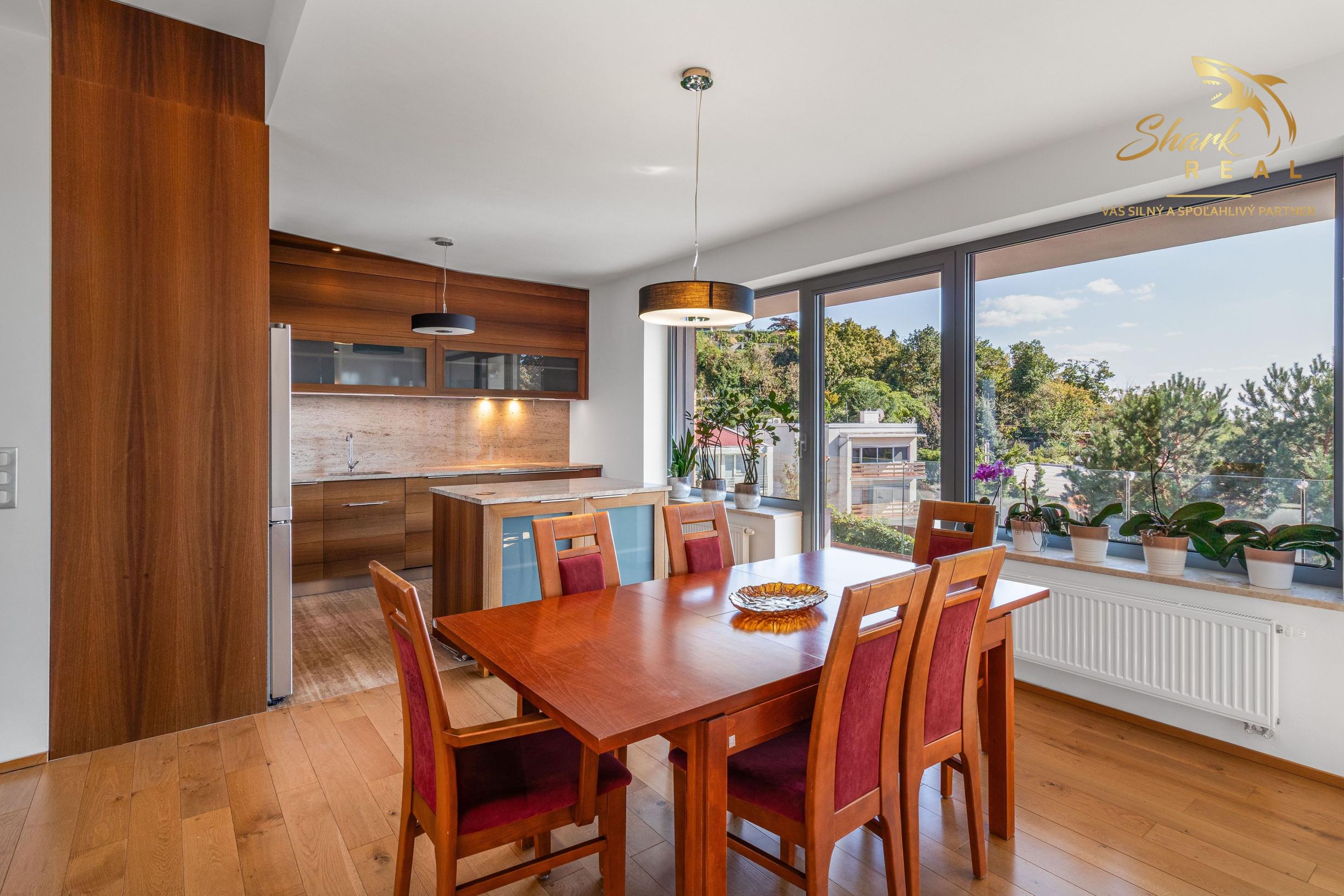Luxusný 5i byt | 155 m², krb, terasa | Výhľad na Dunaj | Hradný kopec | Ihneď