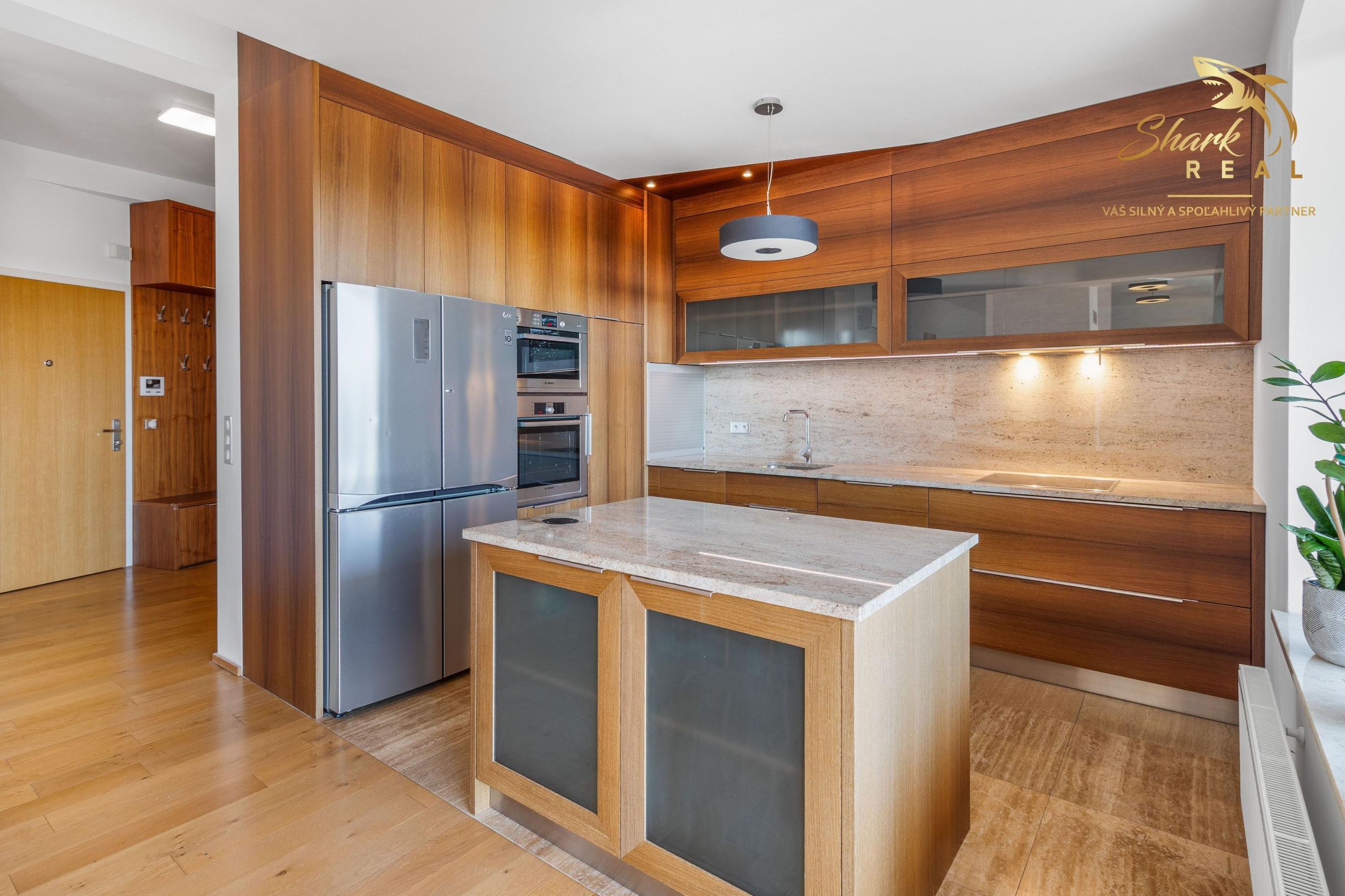 Luxusný 5i byt | 155 m², krb, terasa | Výhľad na Dunaj | Hradný kopec | Ihneď