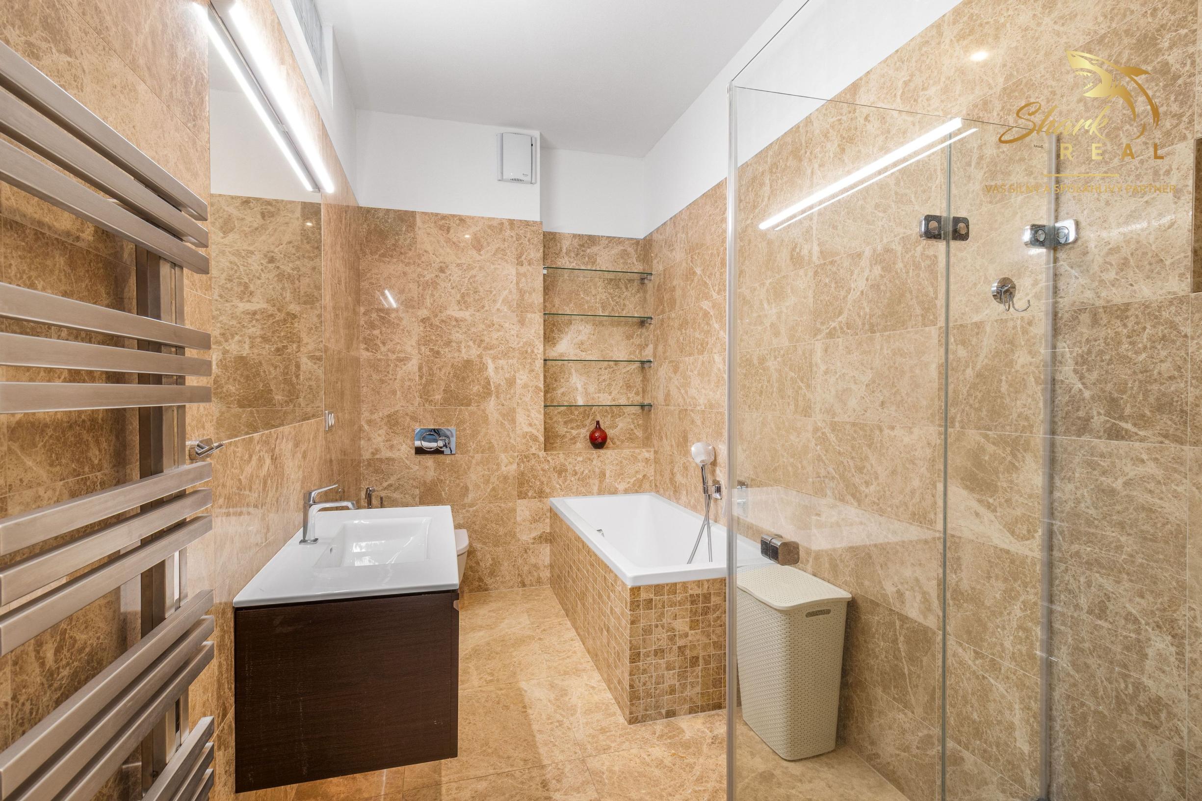 Luxusný 5i byt | 155 m², krb, terasa | Výhľad na Dunaj | Hradný kopec | Ihneď