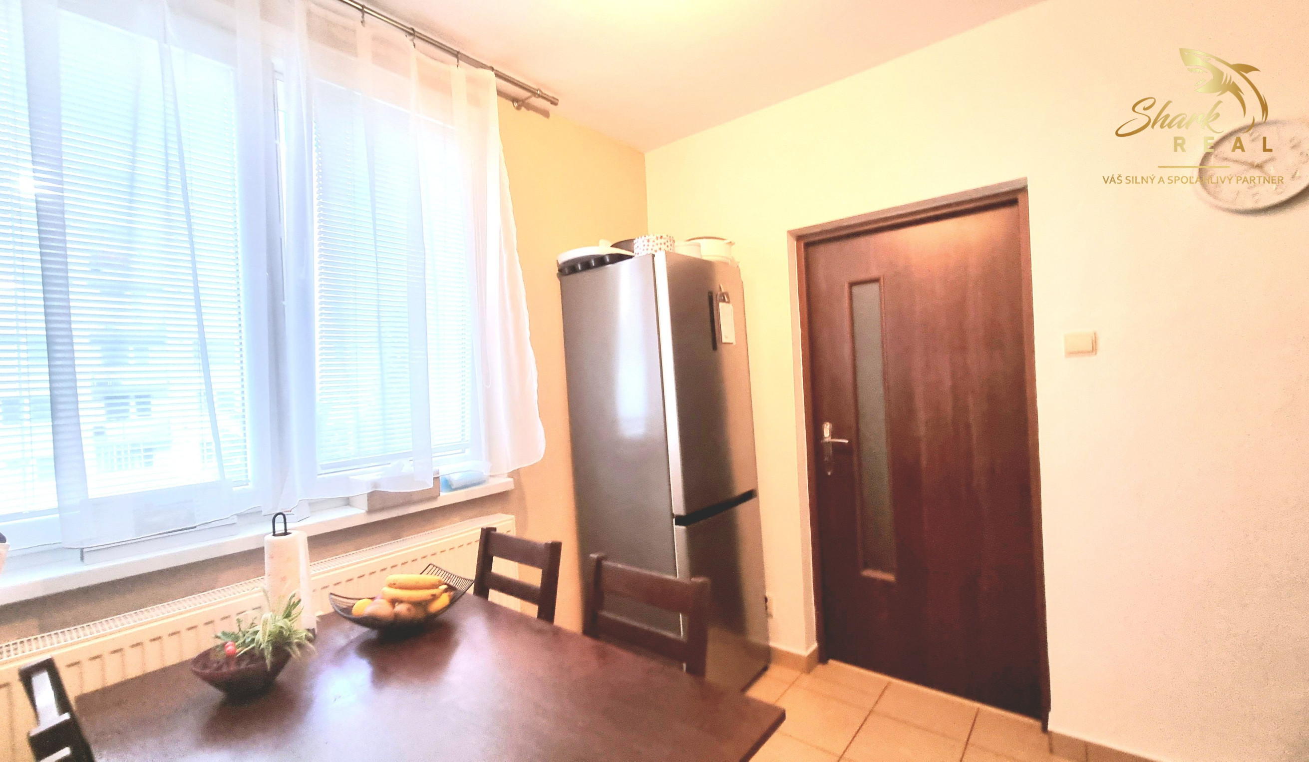 3 IZBOVÝ BYT  PO REKONŠTRUKCII S PRESKLENÝM BALKÓNOM,HODVÁBNA ULICA TREBIŠOV