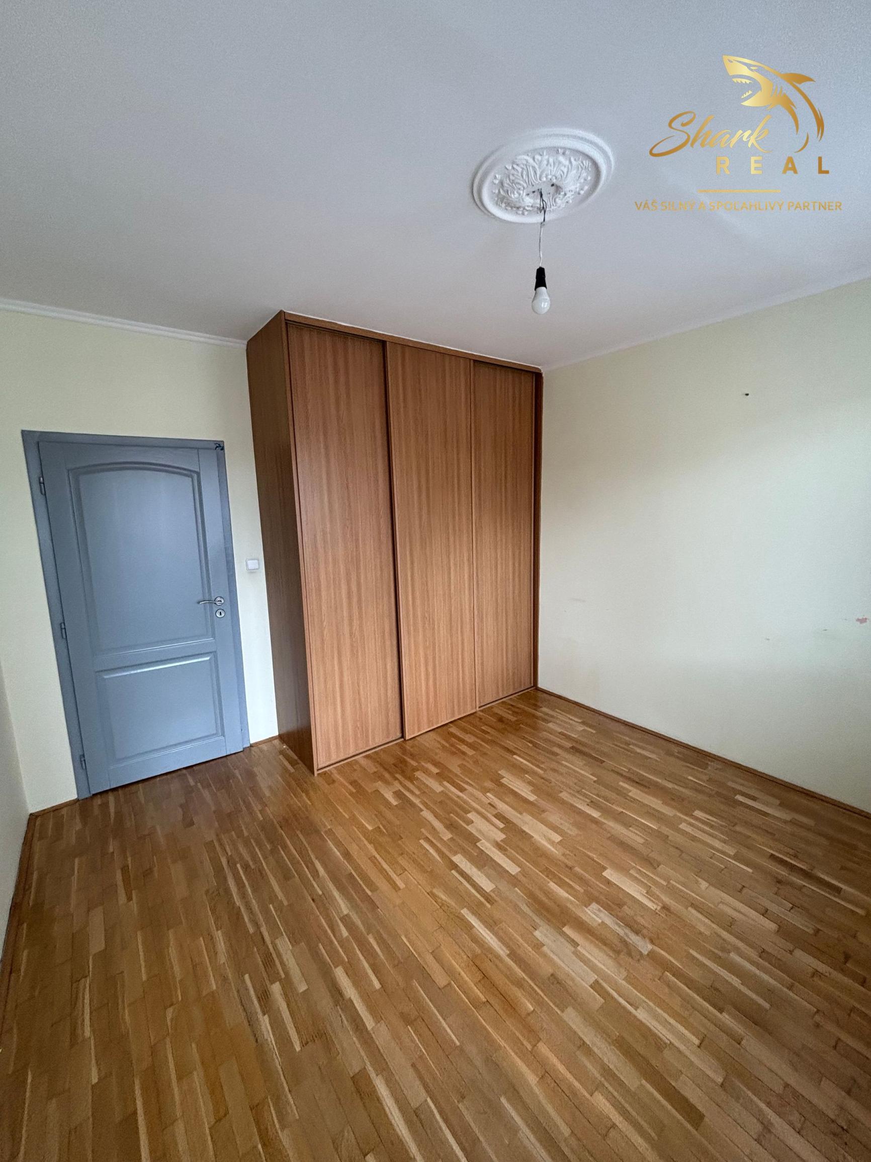 4-izbový byt s balkónom na skok od centra , s dvomi pivnicami a výbornou lokalitou – Vrbická, Liptovský Mikuláš