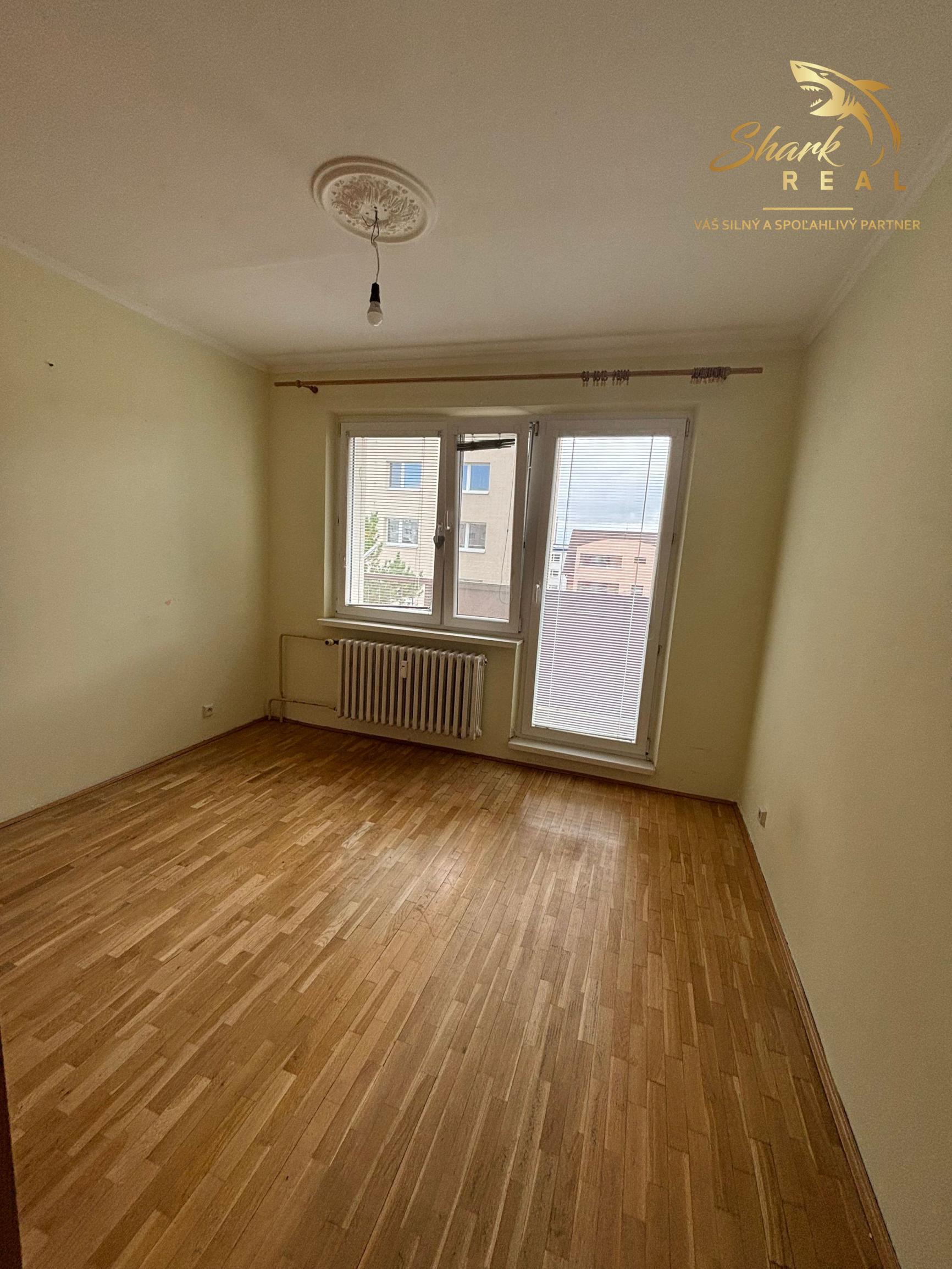 4-izbový byt s balkónom na skok od centra , s dvomi pivnicami a výbornou lokalitou – Vrbická, Liptovský Mikuláš