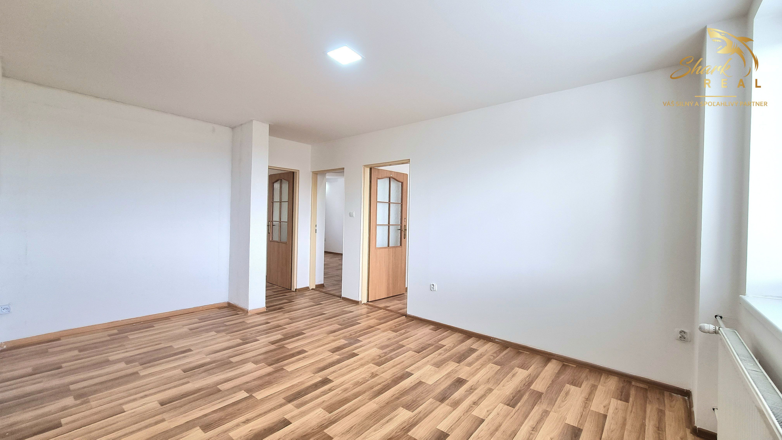 4-IZBOVÝ BYT PO KOMPLETNEJ REKONŠTRUKCII S GARÁŽOU A ZÁHRADKOU V OBCI HRAŇ
