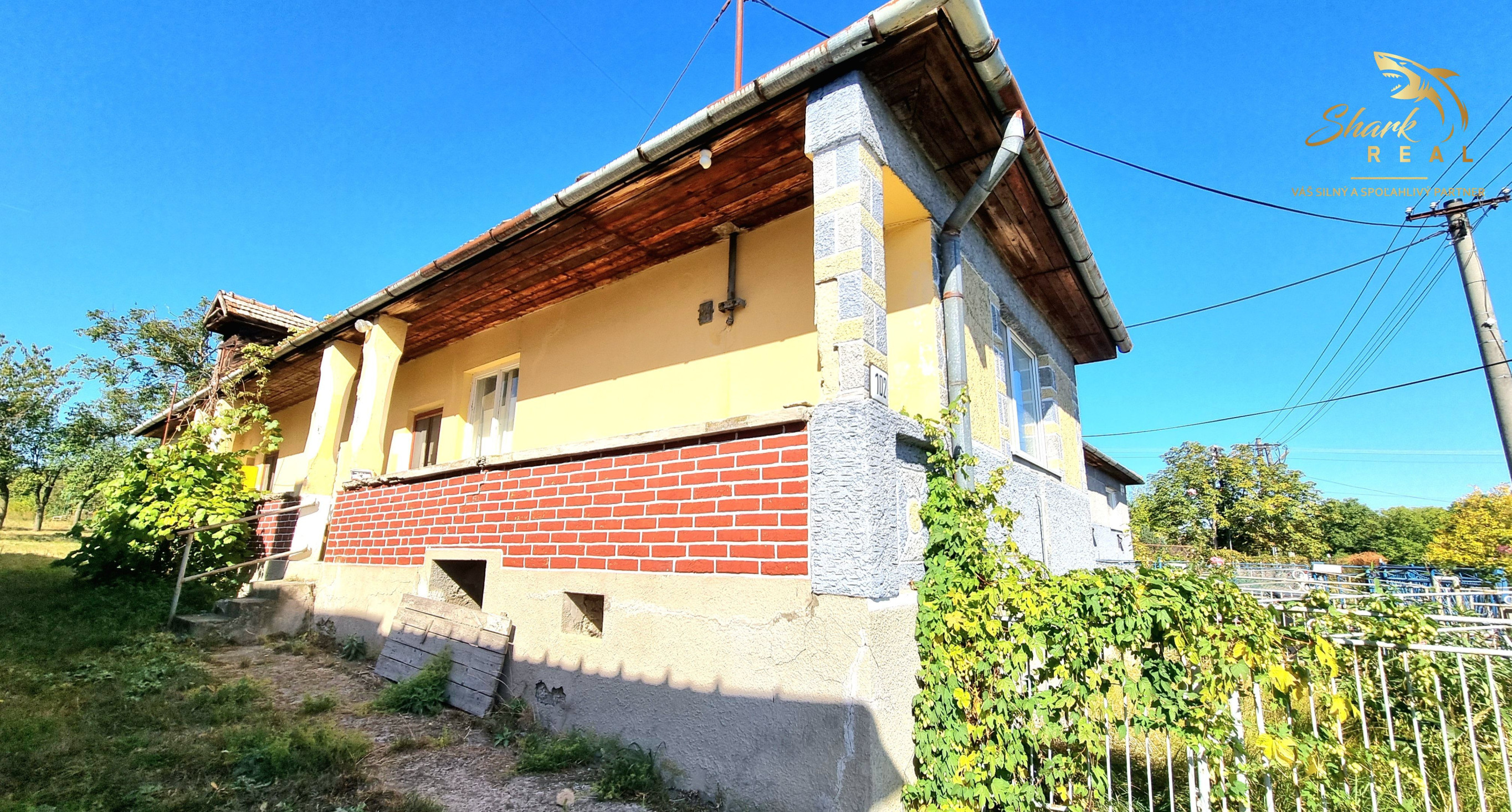3-izbový tehlový dom s projektom a veľkým pozemkom (17,2 ára) | Veľké Ozorovce