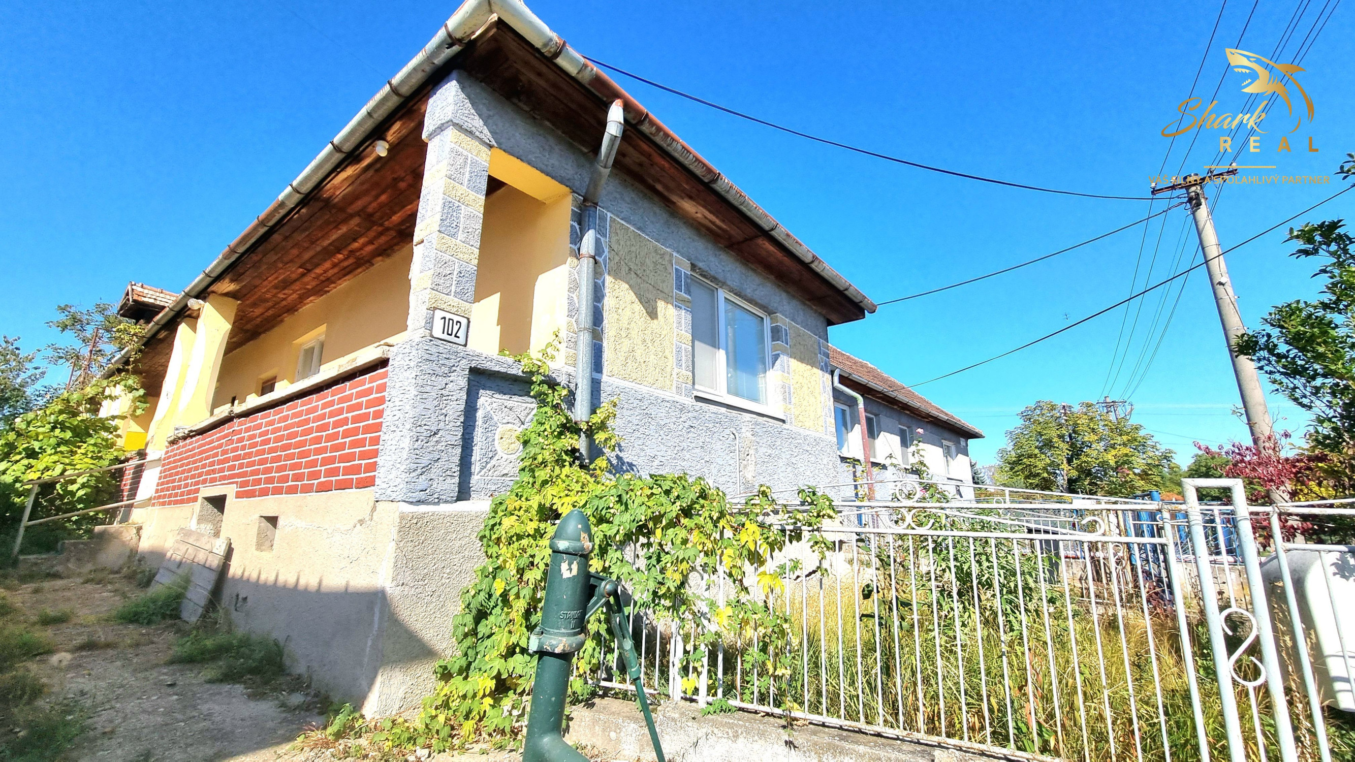 3-izbový tehlový dom s projektom a veľkým pozemkom (17,2 ára) | Veľké Ozorovce