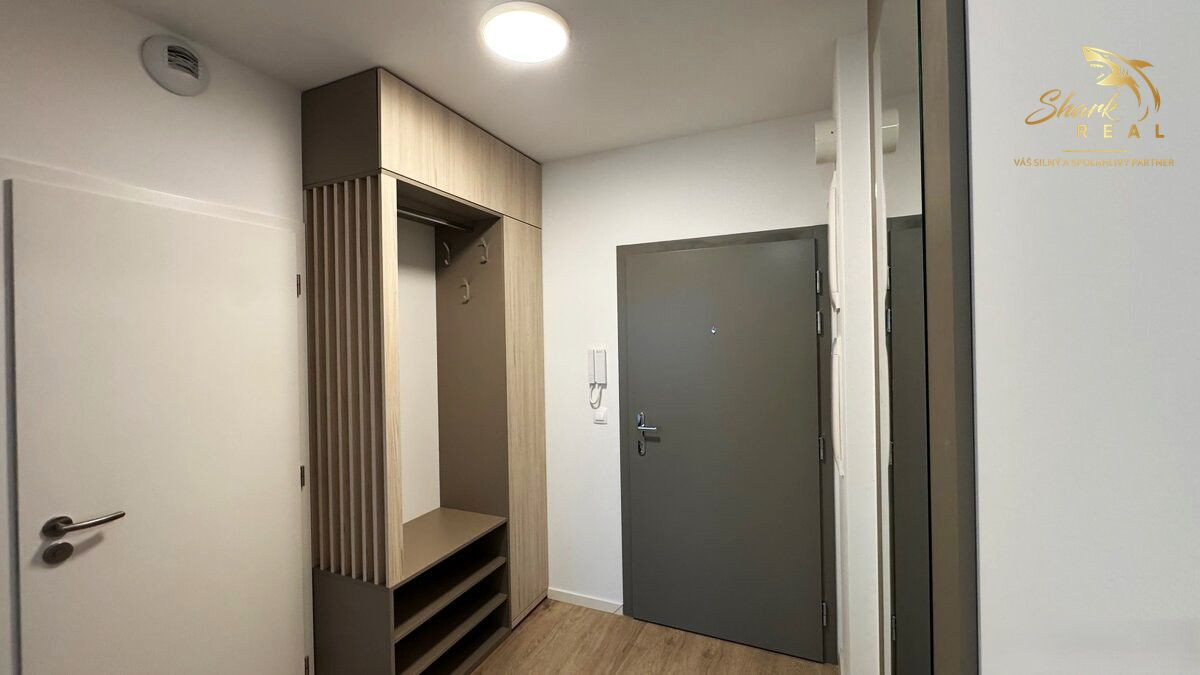 ÚPLNE NOVÝ , ELEGANTNÝ a SVETLÝ 2i byt _ Prenájom _ 