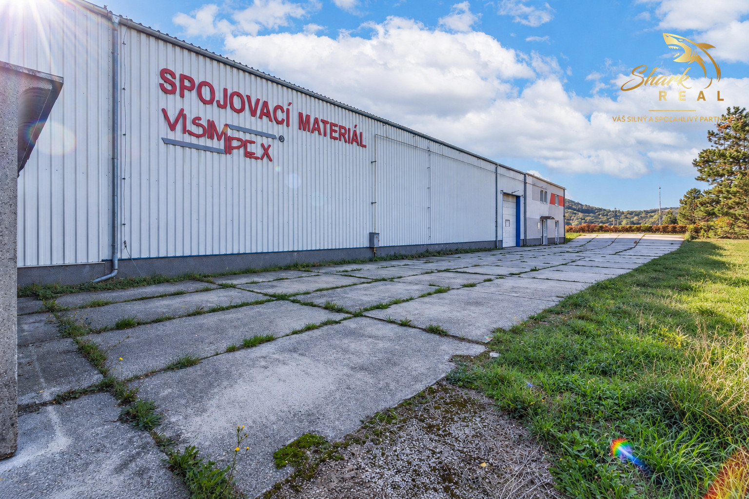 Na predaj moderný komerčný areál 1040 m² s logistickým zázemím – Nové Mesto nad Váhom