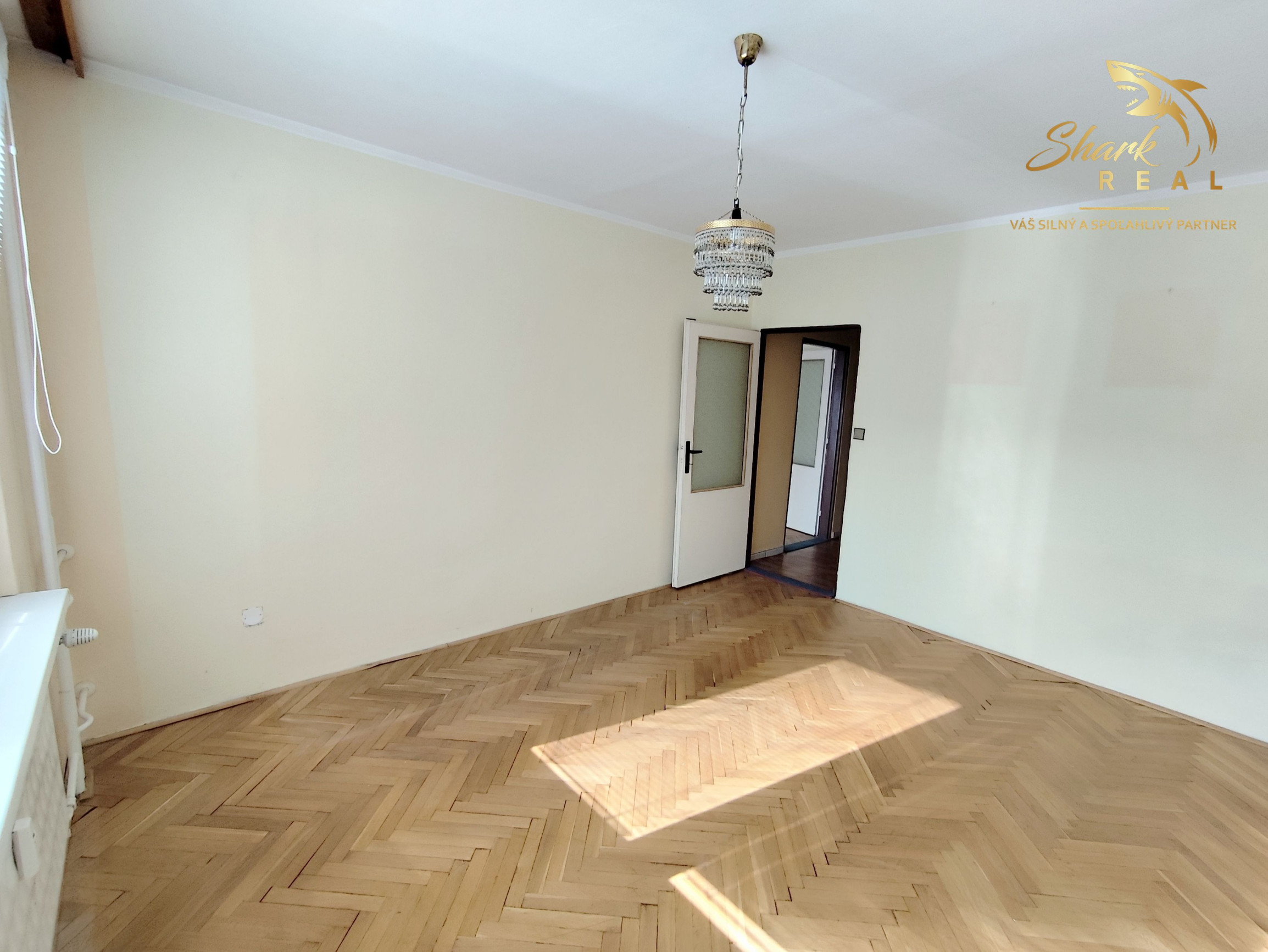 NOVINKA! Priestranný 4-izbový byt so šatníkom a špajzou na predaj