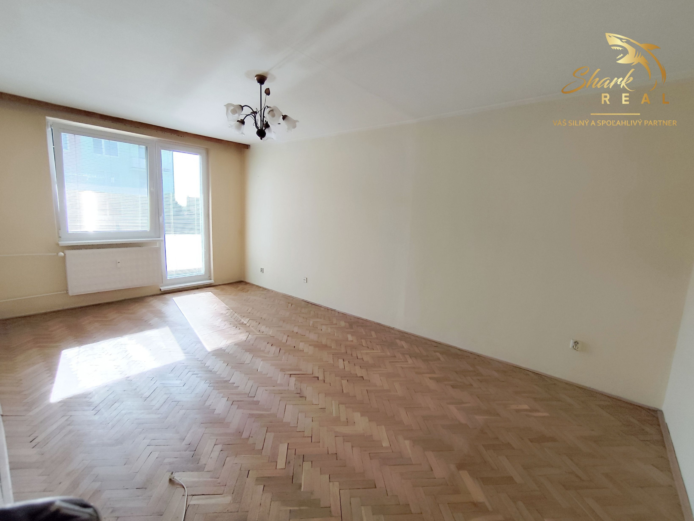NOVINKA! Priestranný 4-izbový byt so šatníkom a špajzou na predaj