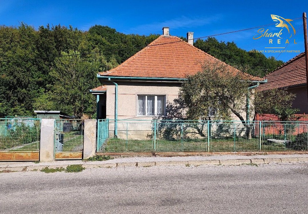 Na predaj dom v Novej Bošáci s rovinatým pozemkom 
