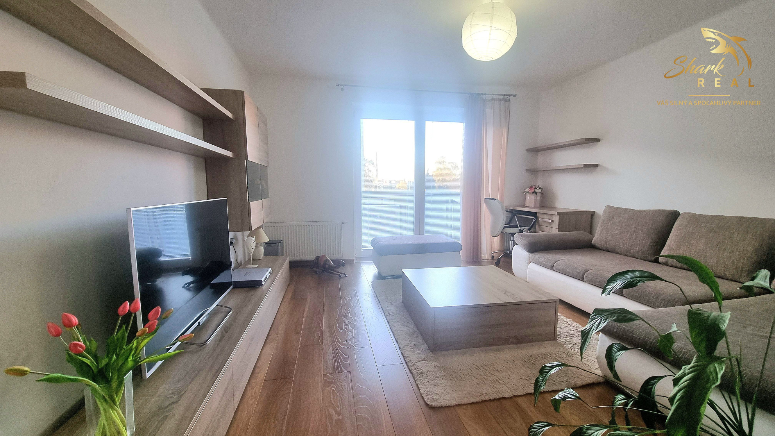 Na prenájom IHNEĎ VOĽNÝ 2-izbový byt po rekonštrukcii – centrum Trebišova, Tržná ulica